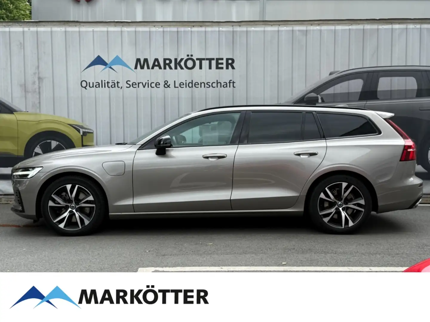 Volvo V60 T6 AWD Plus Dark Recharge AHK/ACC/CAM/LHZ Grigio - 2