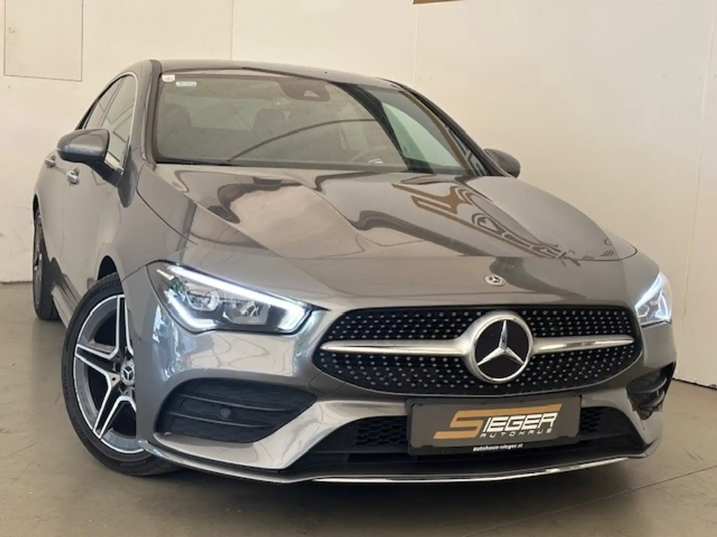 Mercedes-Benz CLA 220 4MATIC Aut. Gris - 2