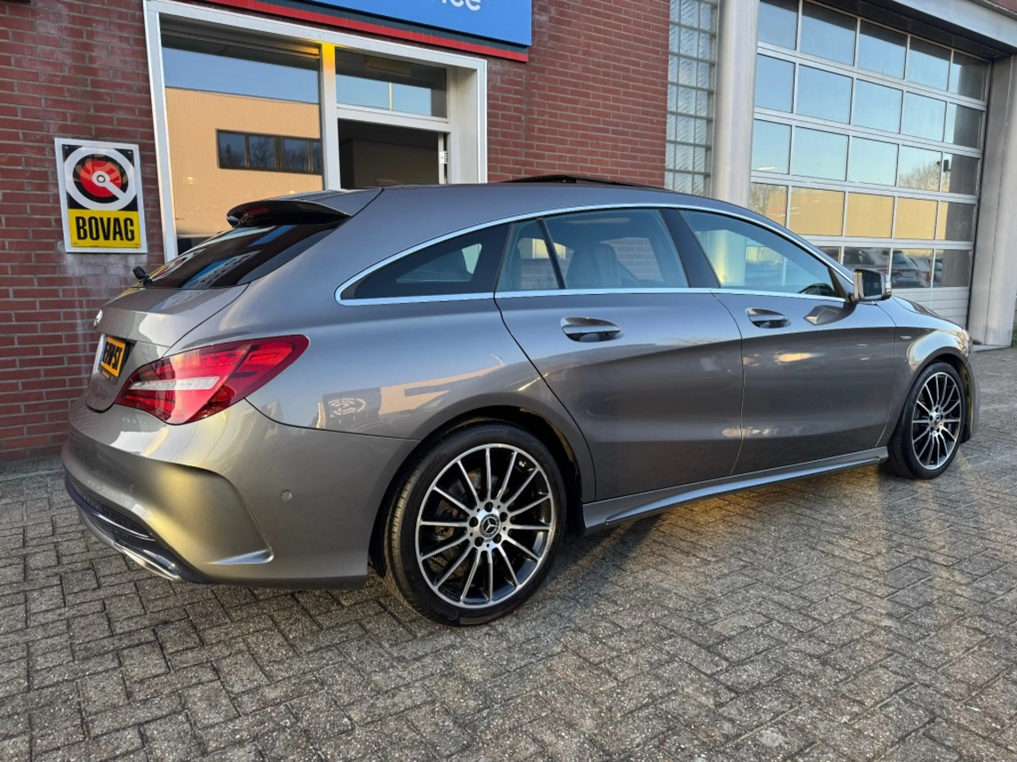 Mercedes-Benz CLA 220 Shooting Brake 4Matic Panorama — photo 4
