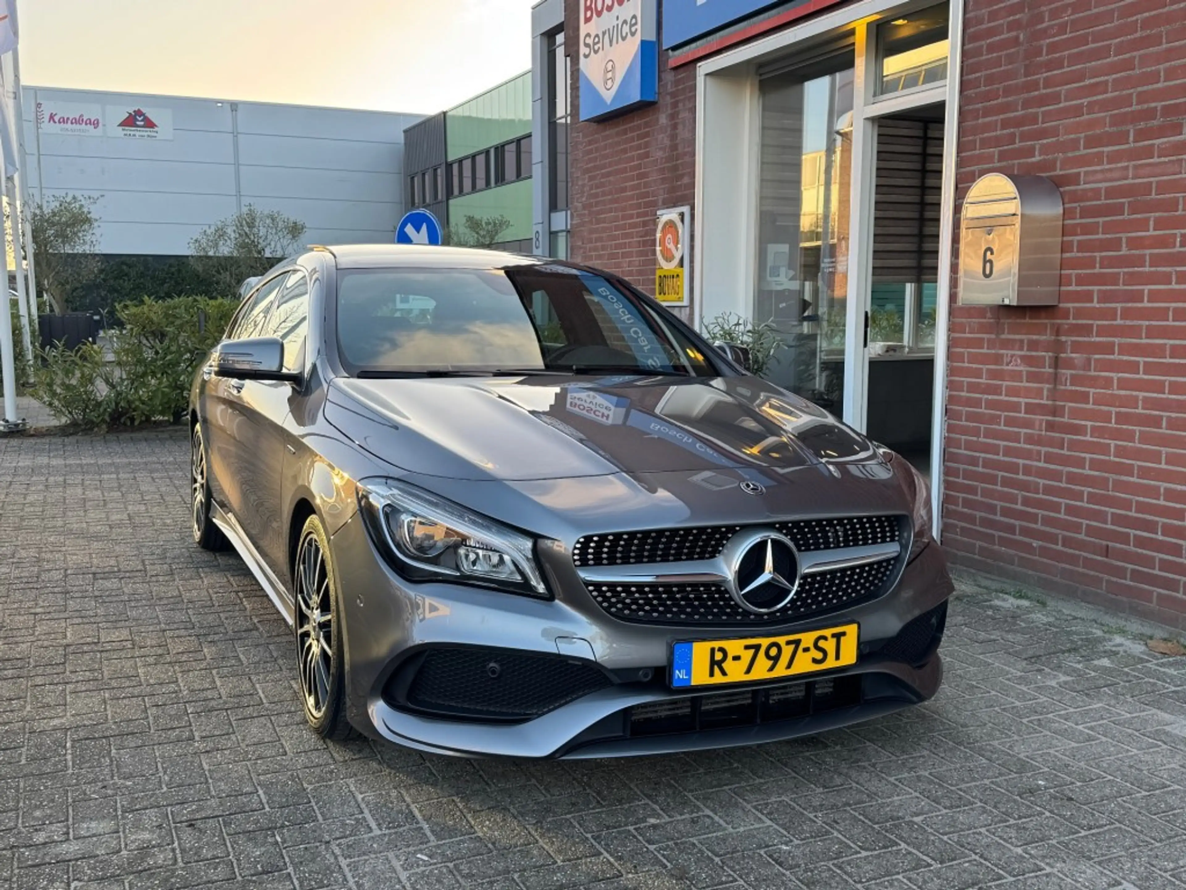 Mercedes-Benz CLA 220 Shooting Brake 4Matic Panorama — photo 2