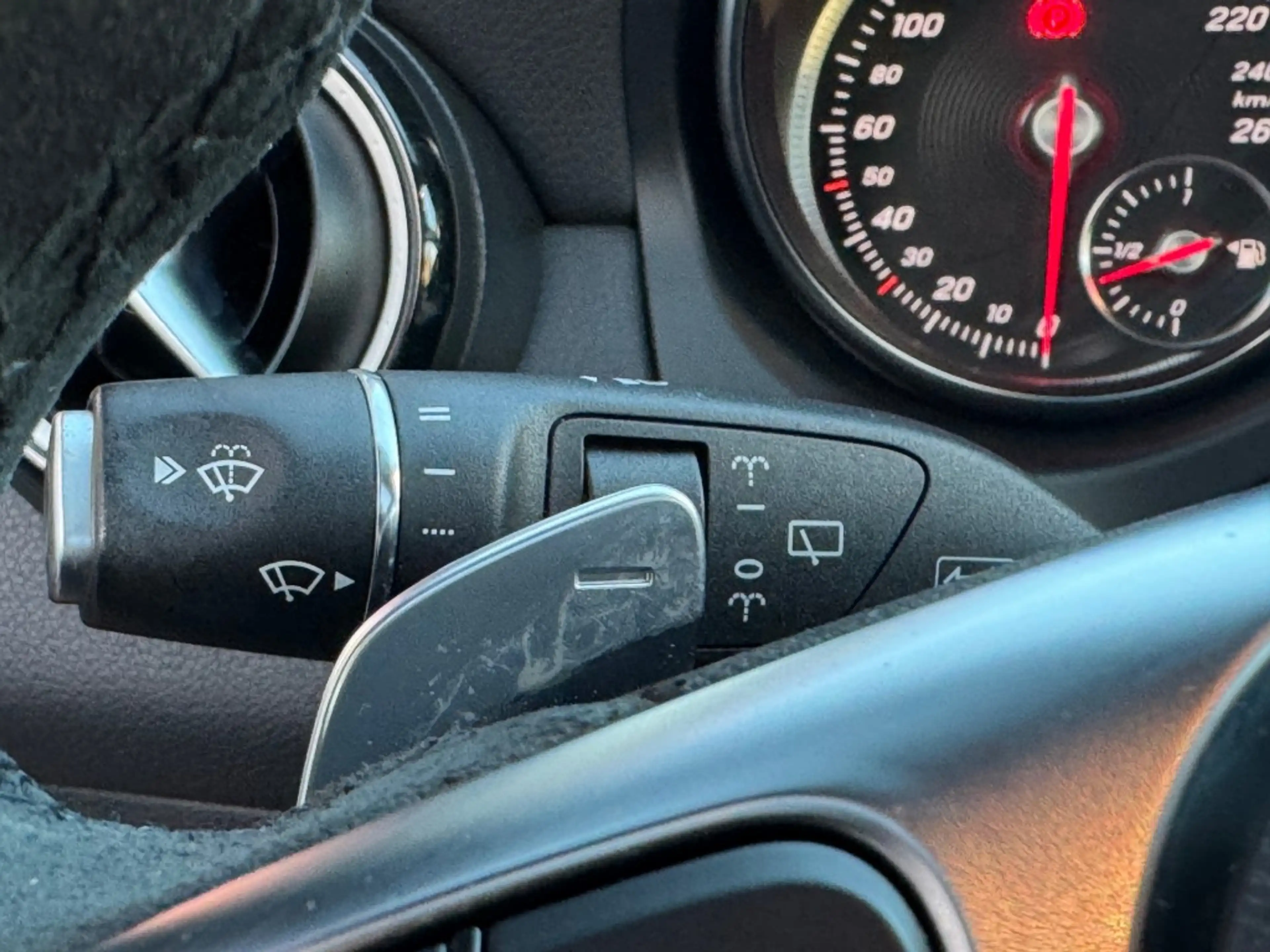 Mercedes-Benz CLA 220 Shooting Brake 4Matic Panorama — photo 30