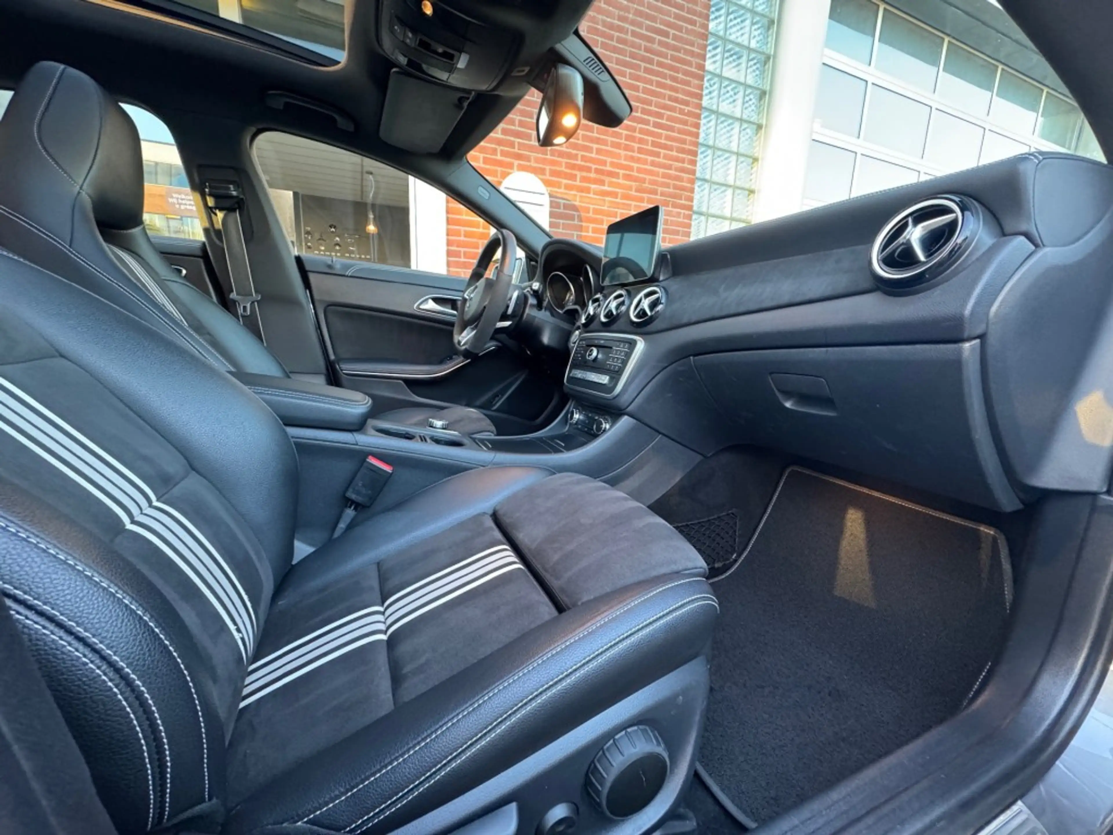 Mercedes-Benz CLA 220 Shooting Brake 4Matic Panorama — photo 21