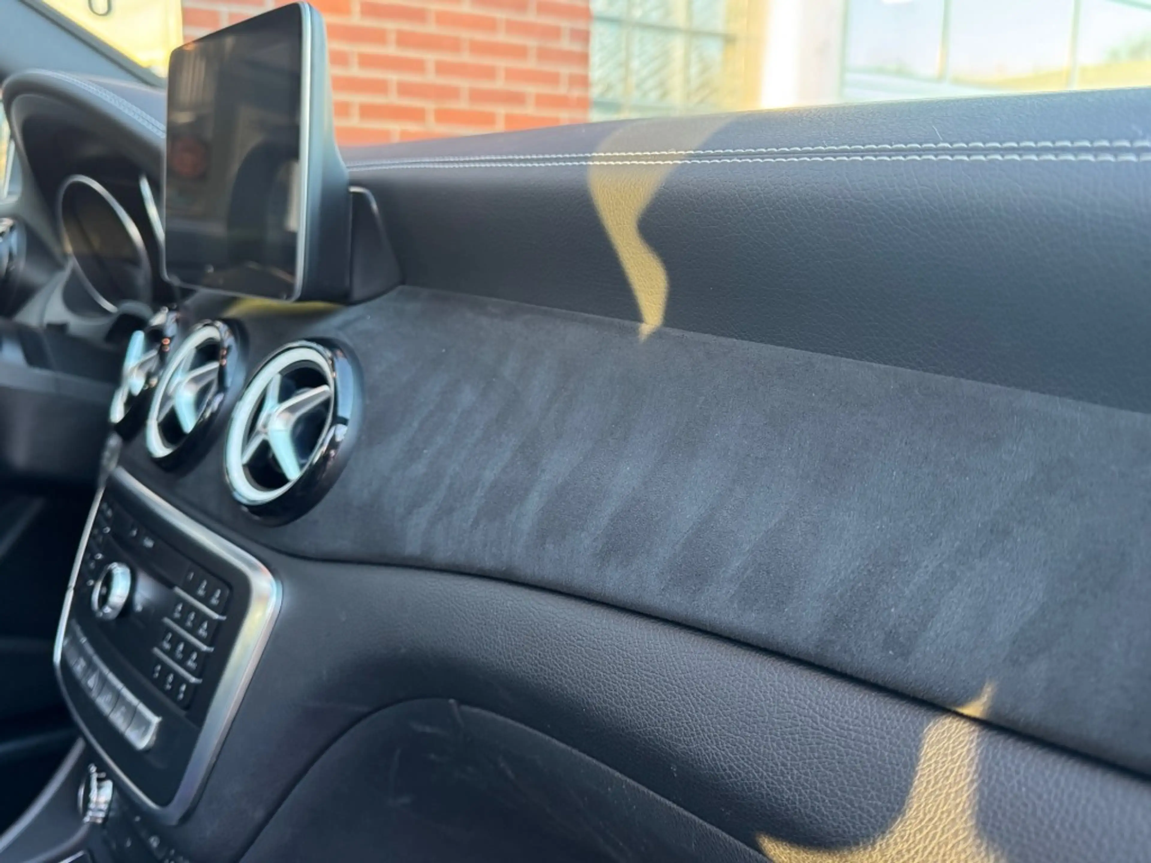 Mercedes-Benz CLA 220 Shooting Brake 4Matic Panorama — photo 23