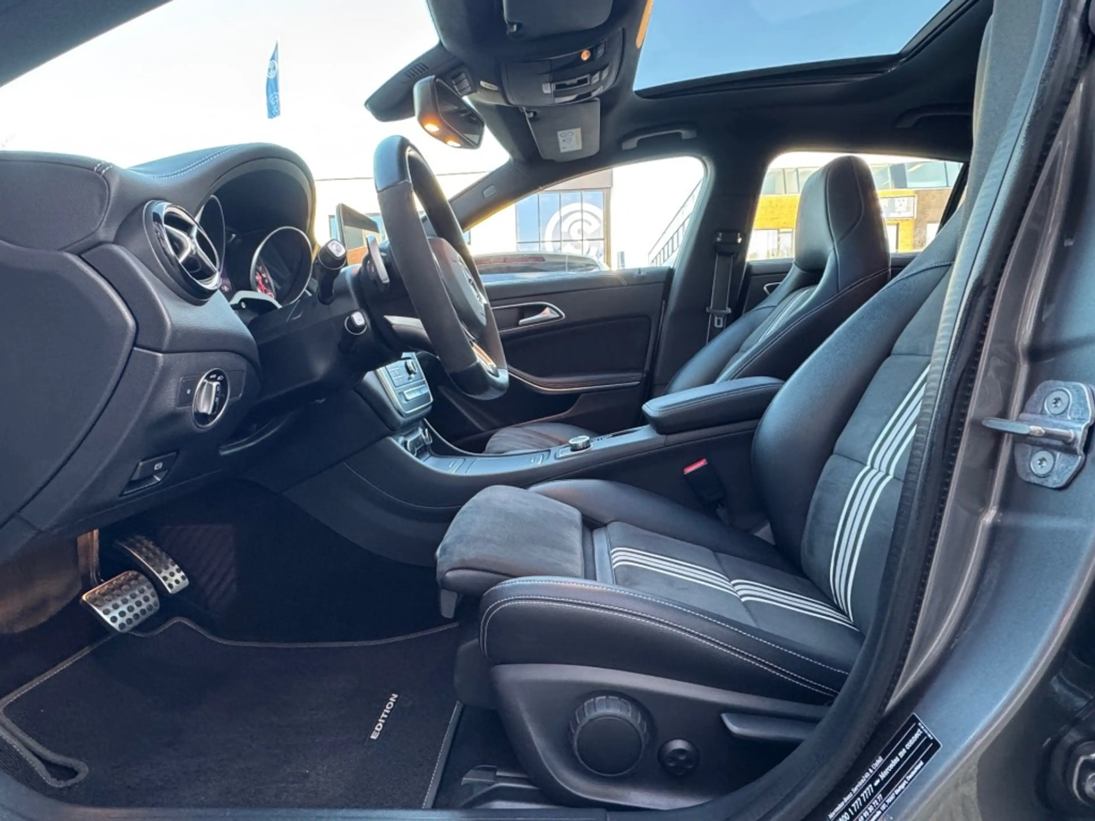 Mercedes-Benz CLA 220 Shooting Brake 4Matic Panorama — photo 10