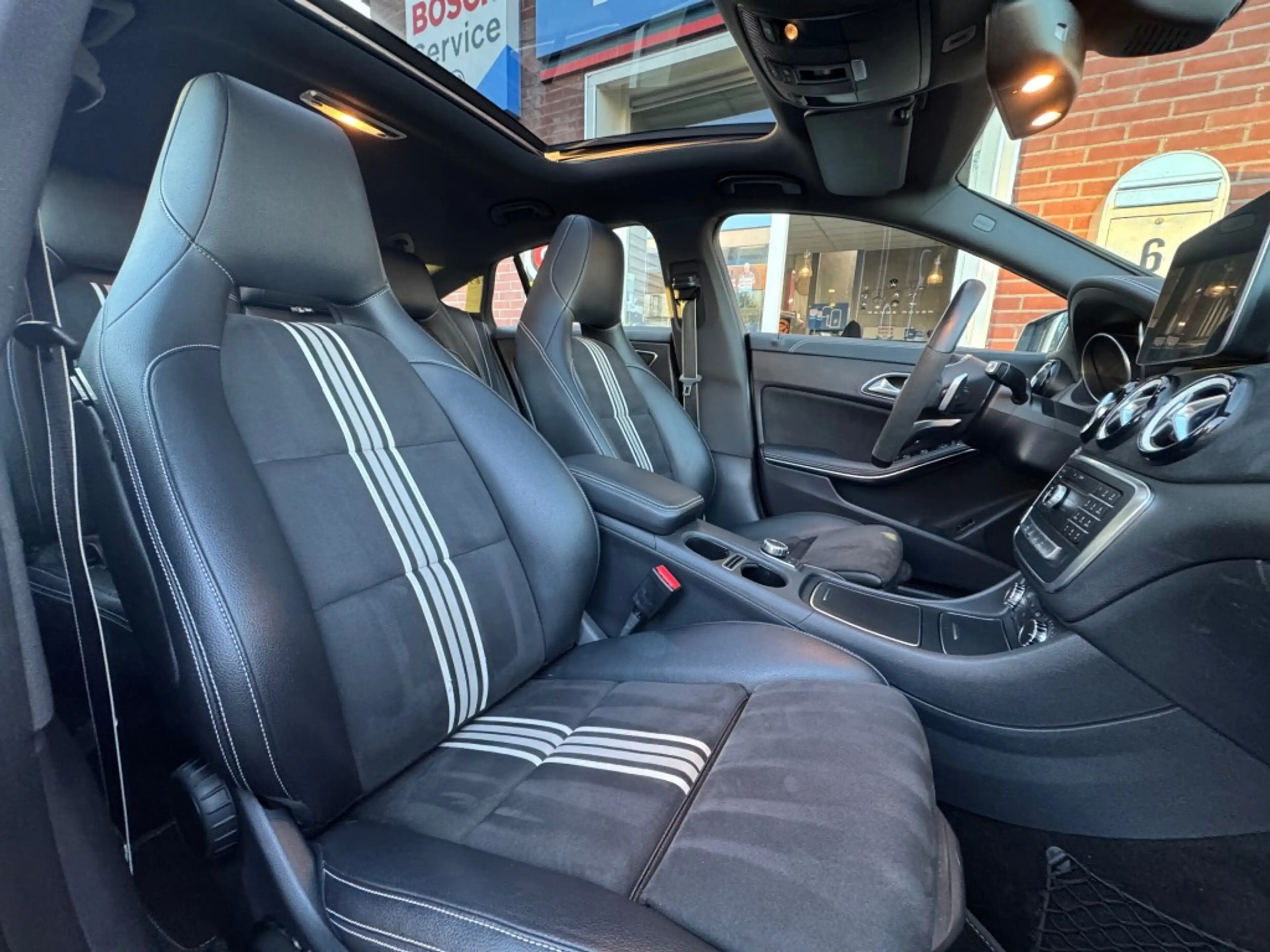 Mercedes-Benz CLA 220 Shooting Brake 4Matic Panorama — photo 22