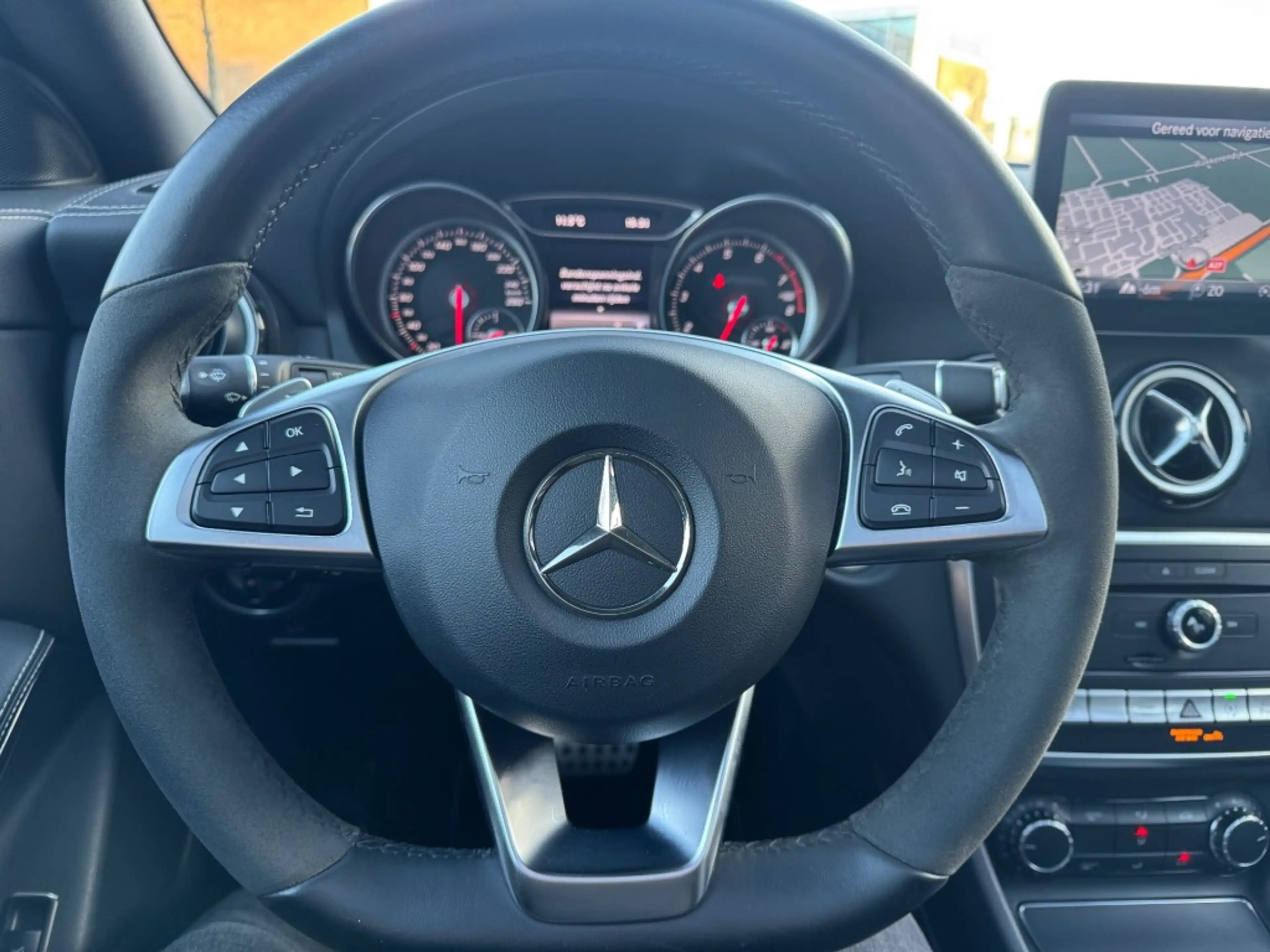 Mercedes-Benz CLA 220 Shooting Brake 4Matic Panorama — photo 41
