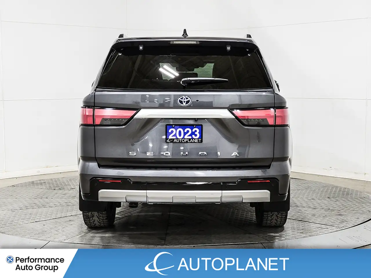 Toyota Sequoia снимка Toyota Sequoia