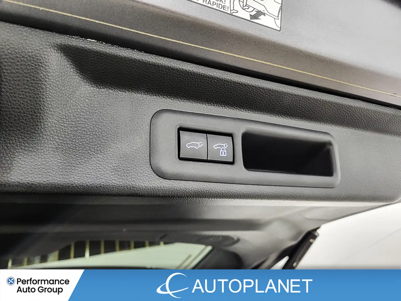 Toyota Sequoia снимка Toyota Sequoia