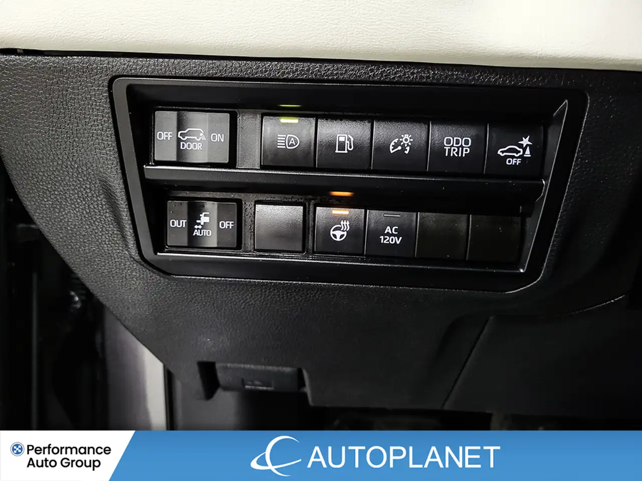 Toyota Sequoia снимка Toyota Sequoia