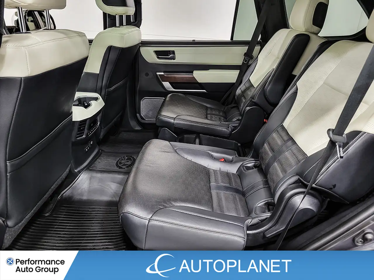 Toyota Sequoia снимка Toyota Sequoia