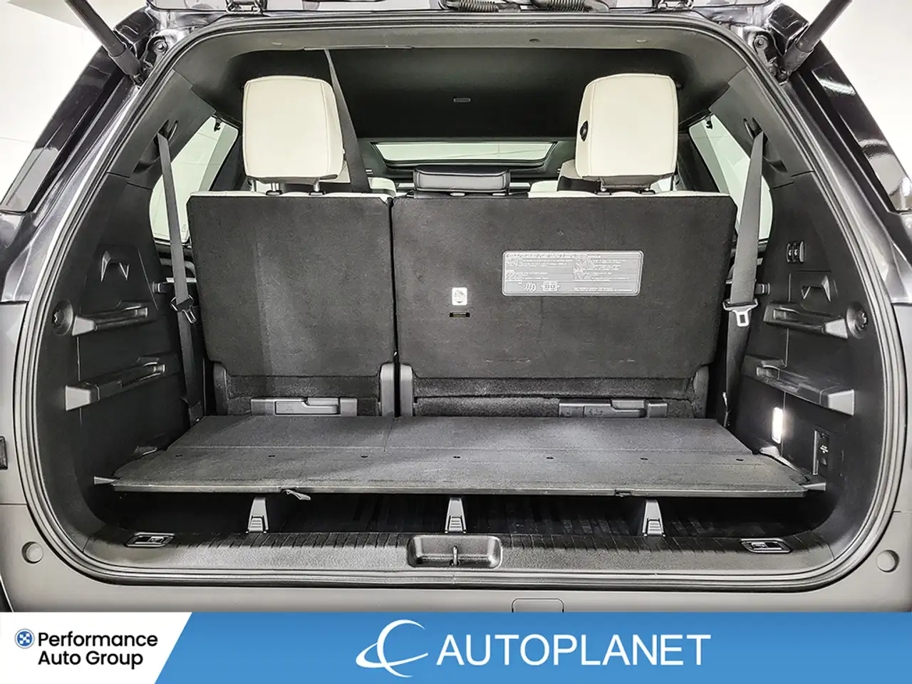 Toyota Sequoia снимка Toyota Sequoia