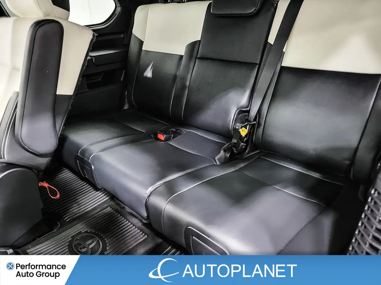Toyota Sequoia снимка Toyota Sequoia