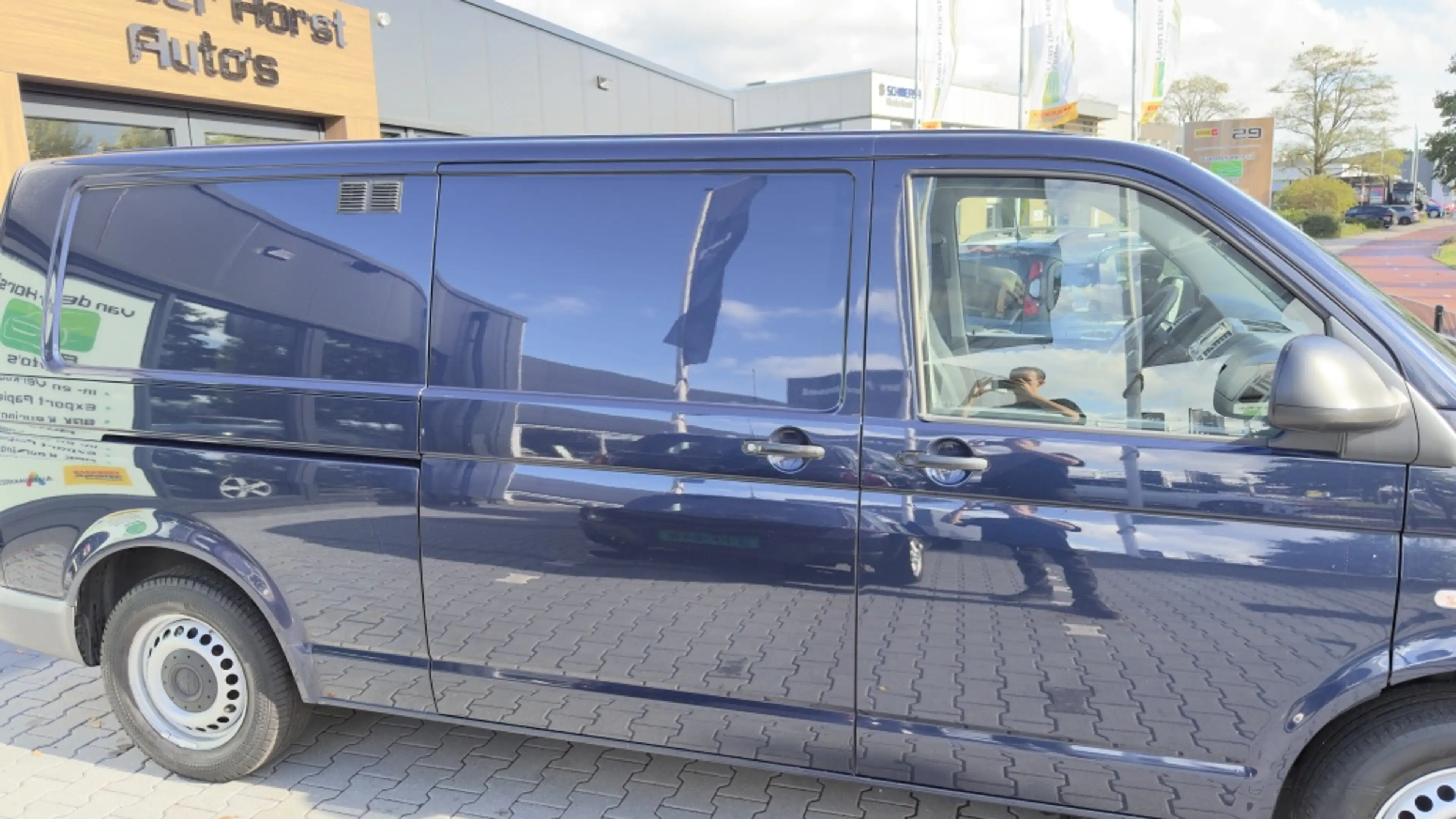 Volkswagen Transporter 2.0 TDI L2H1 — photo 4