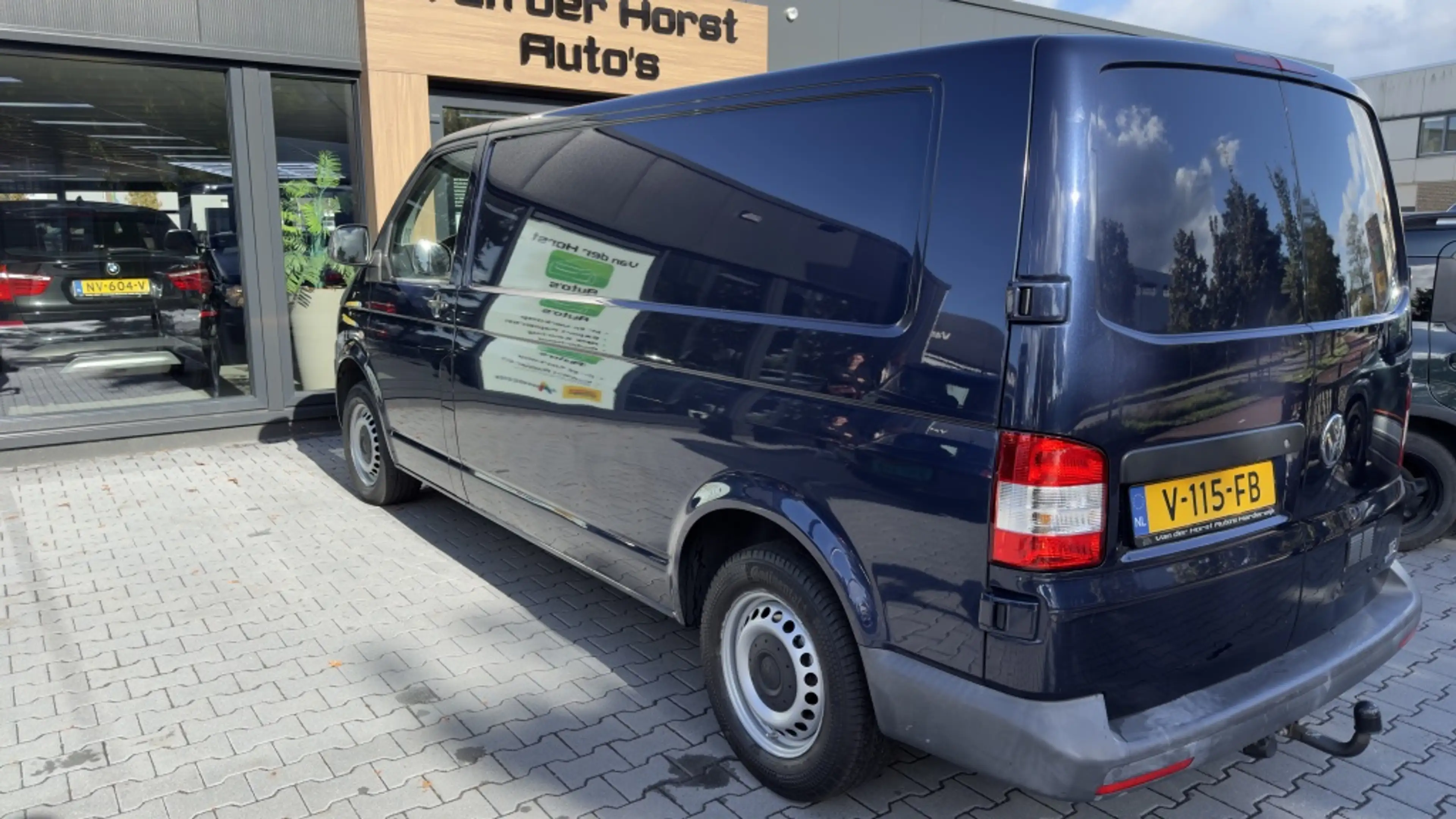 Volkswagen Transporter 2.0 TDI L2H1 — photo 9