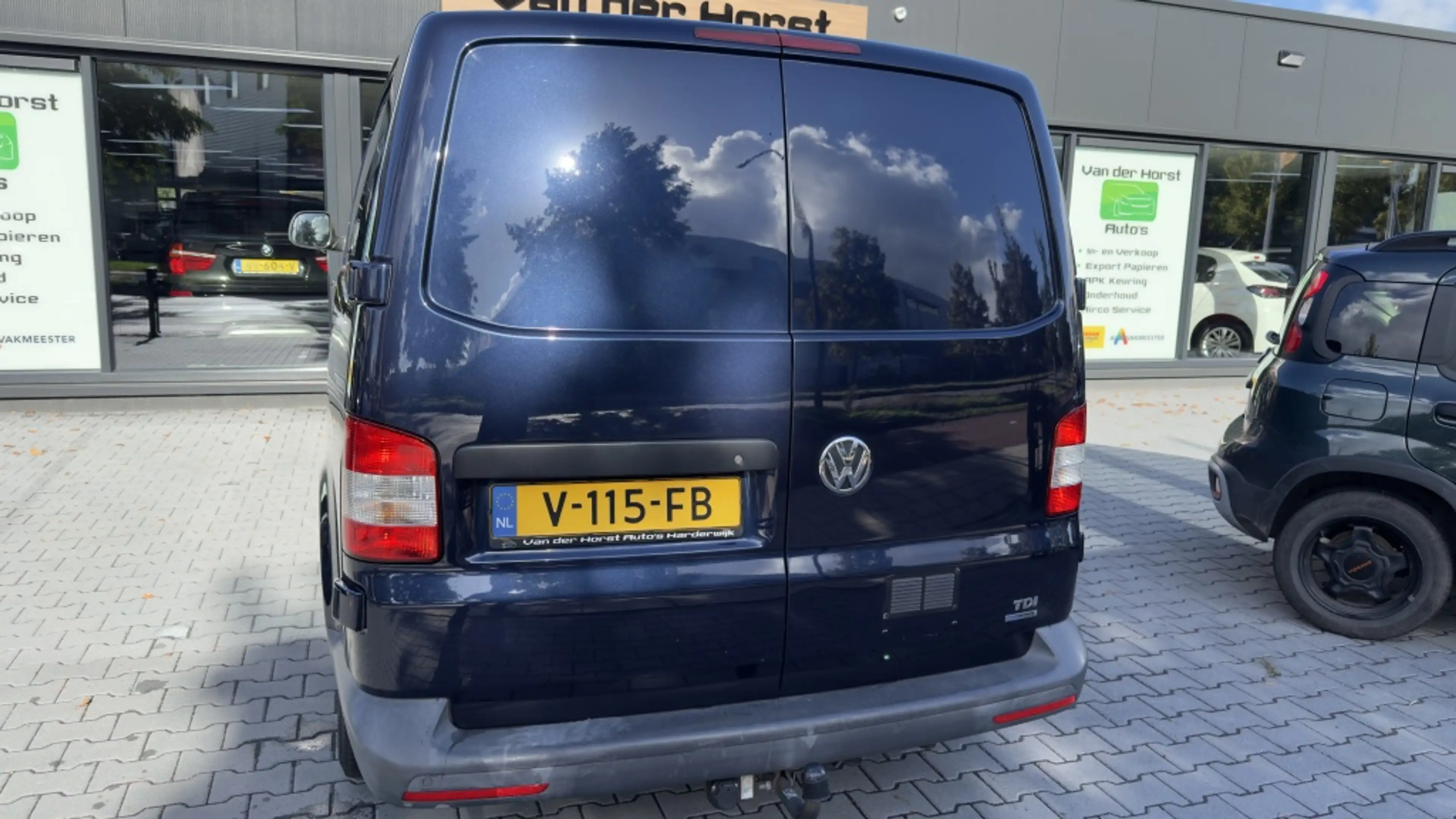 Volkswagen Transporter 2.0 TDI L2H1 — photo 10