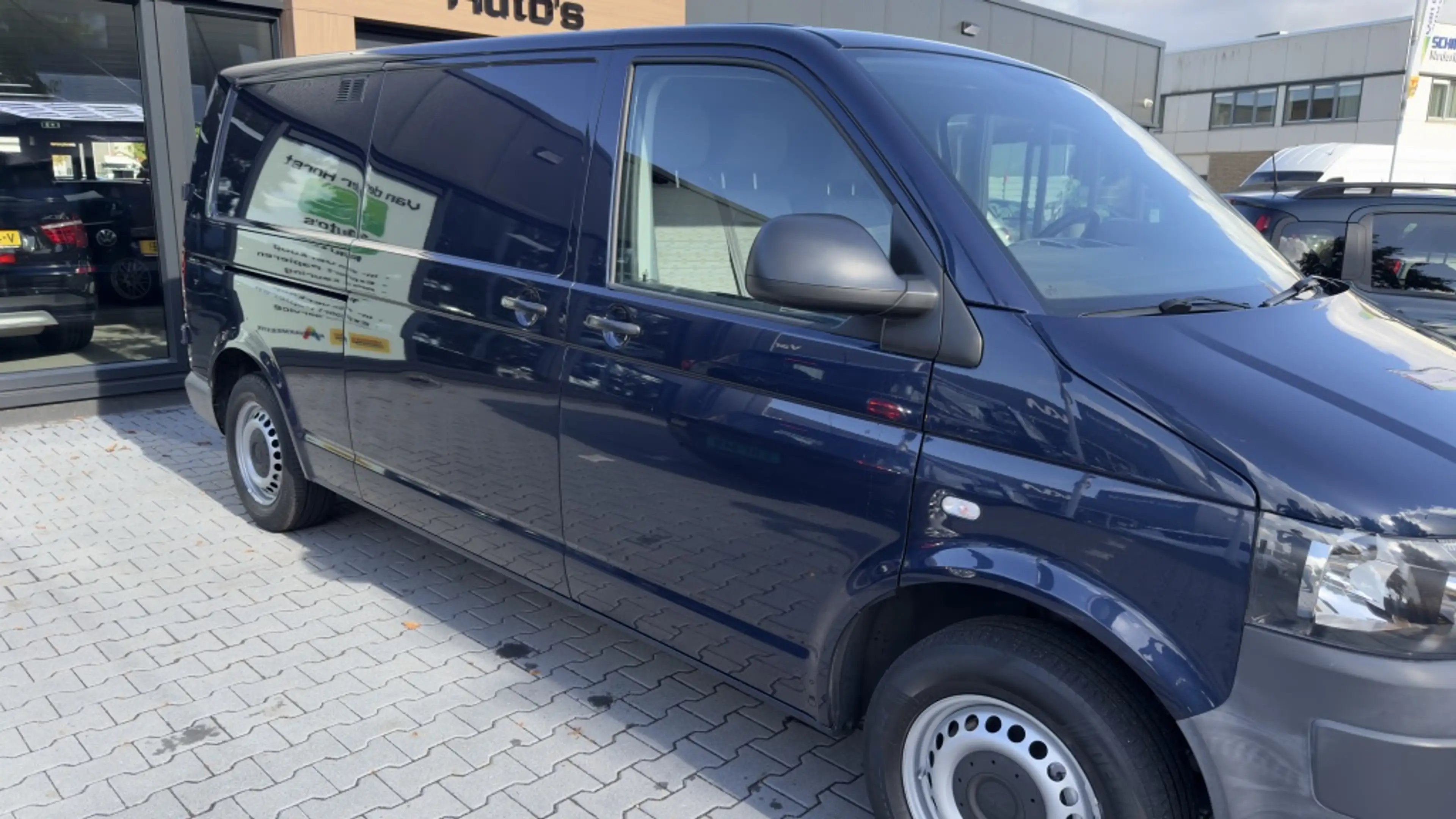 Volkswagen Transporter 2.0 TDI L2H1 — photo 3