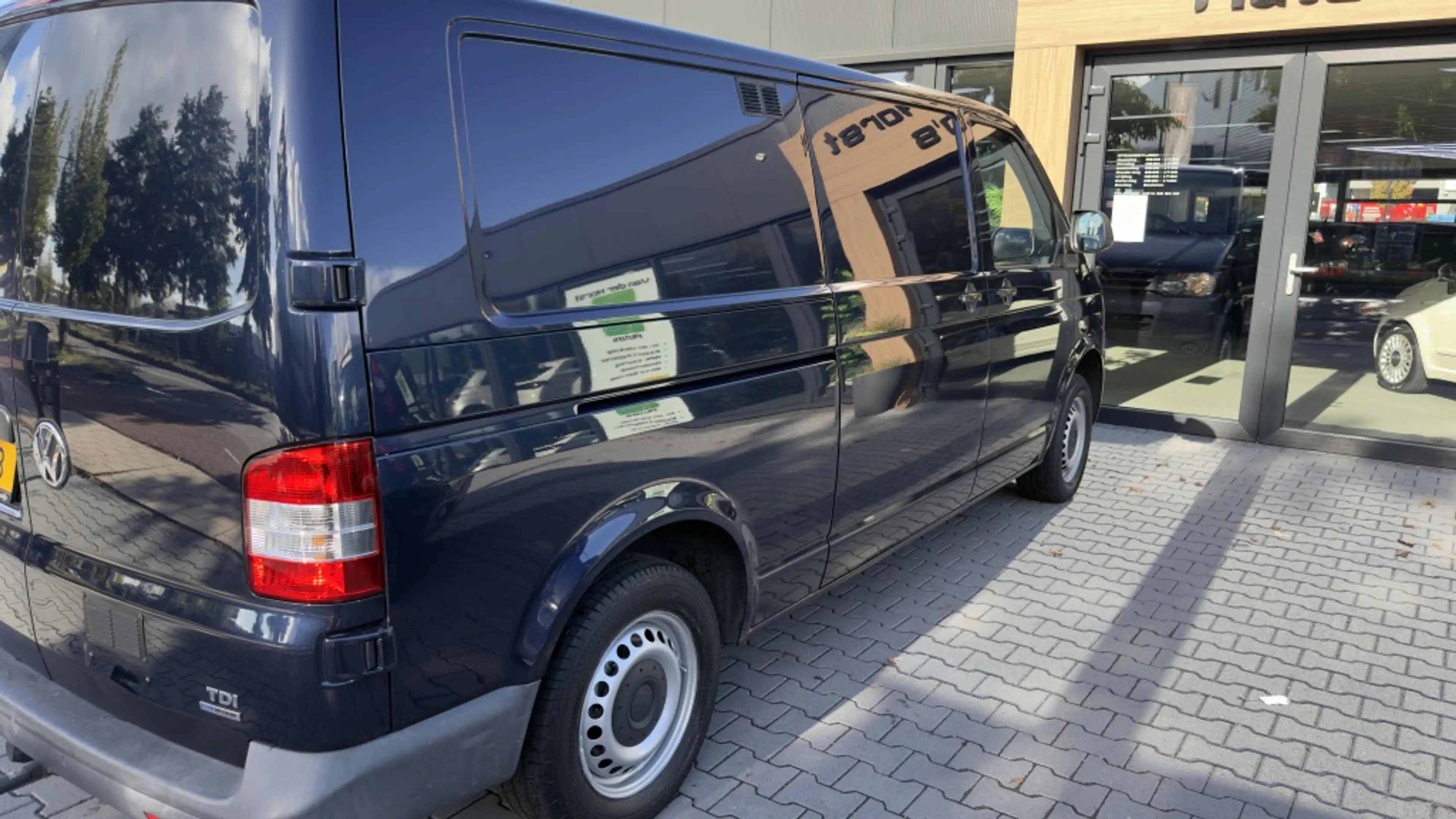 Volkswagen Transporter 2.0 TDI L2H1 — photo 11