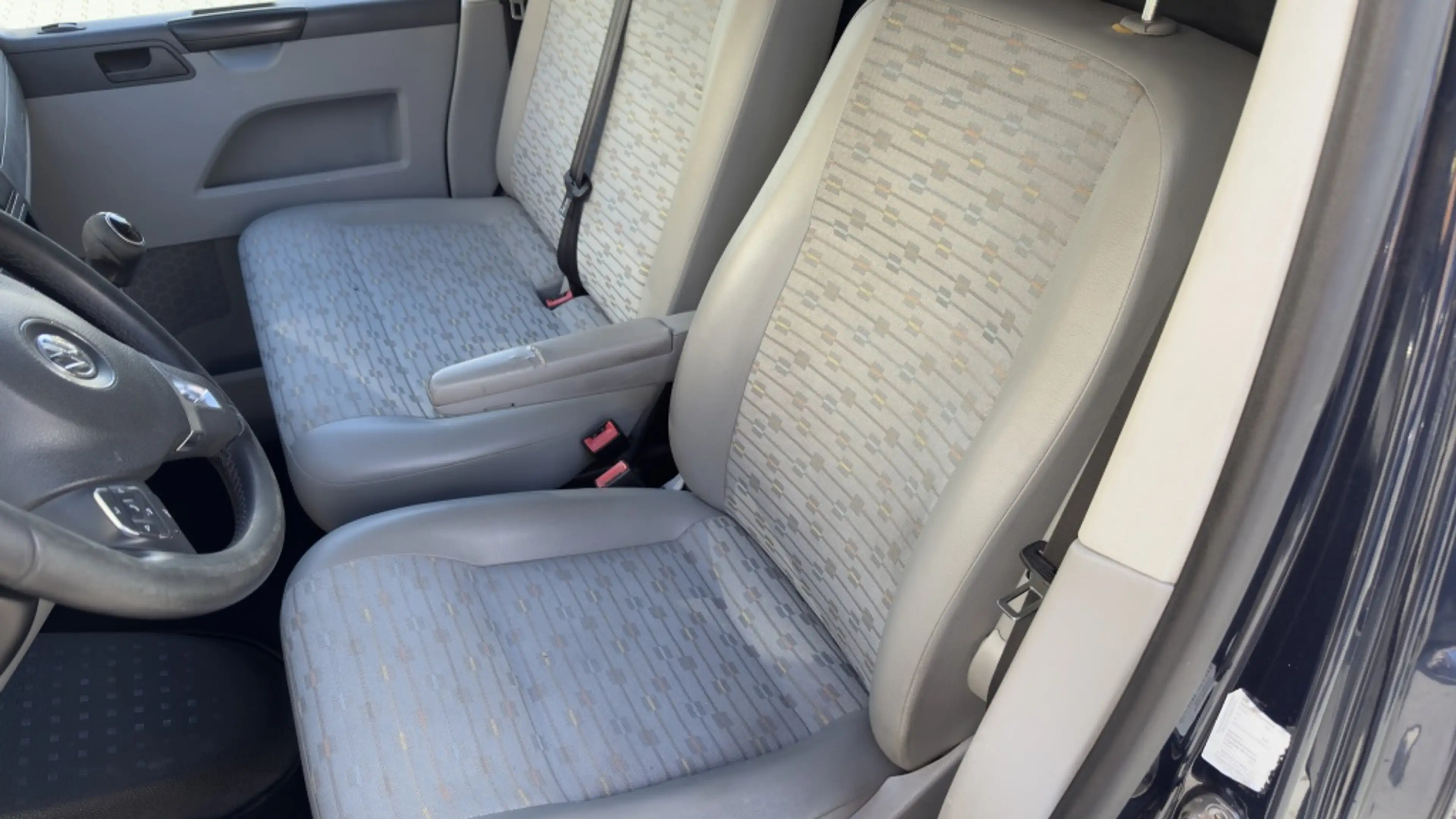 Volkswagen Transporter 2.0 TDI L2H1 — photo 13