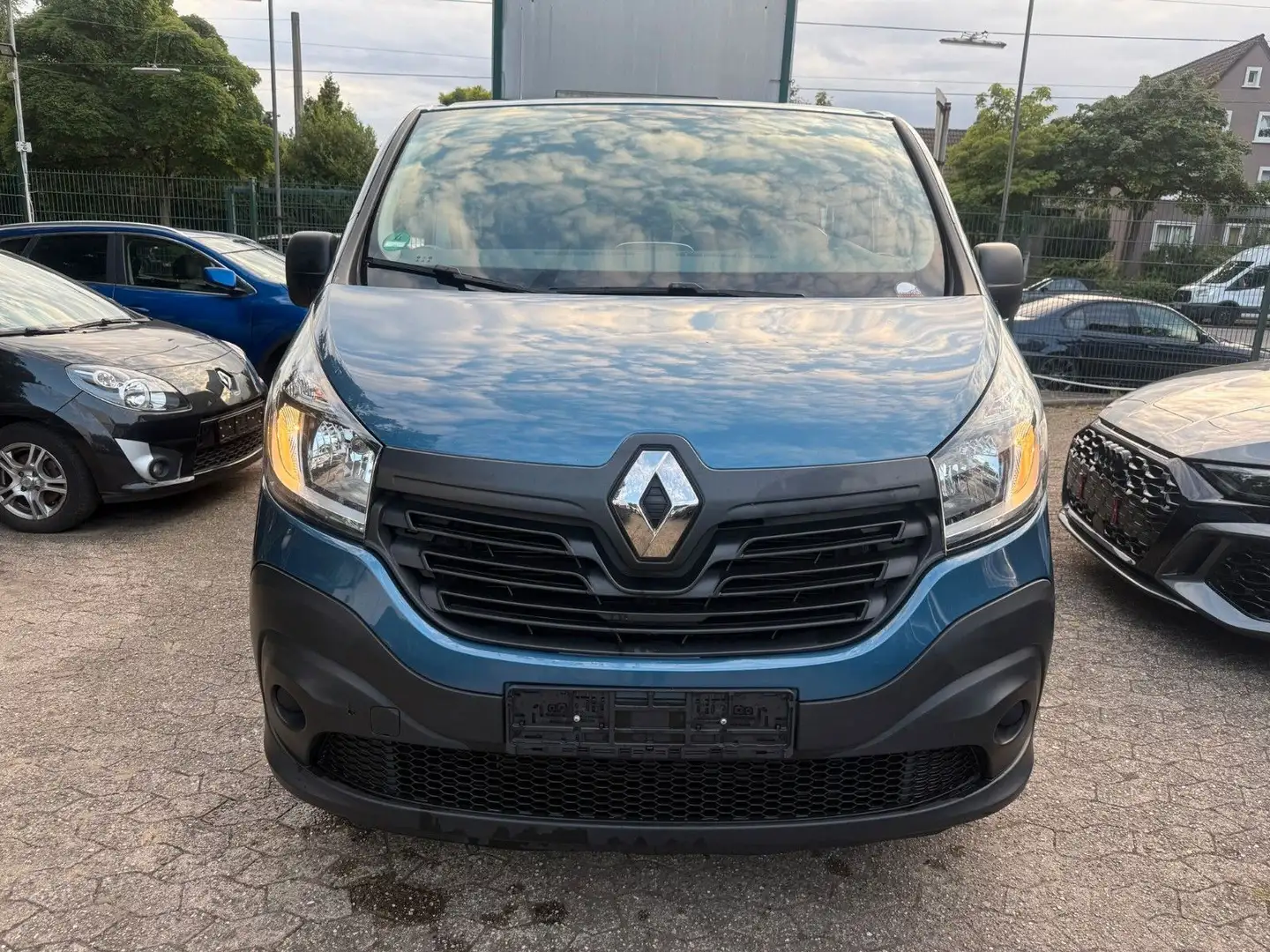 Renault Trafic L2H1  Expression 9 Sitzer*AHK*NAVI*KLIMA Bleu - 1