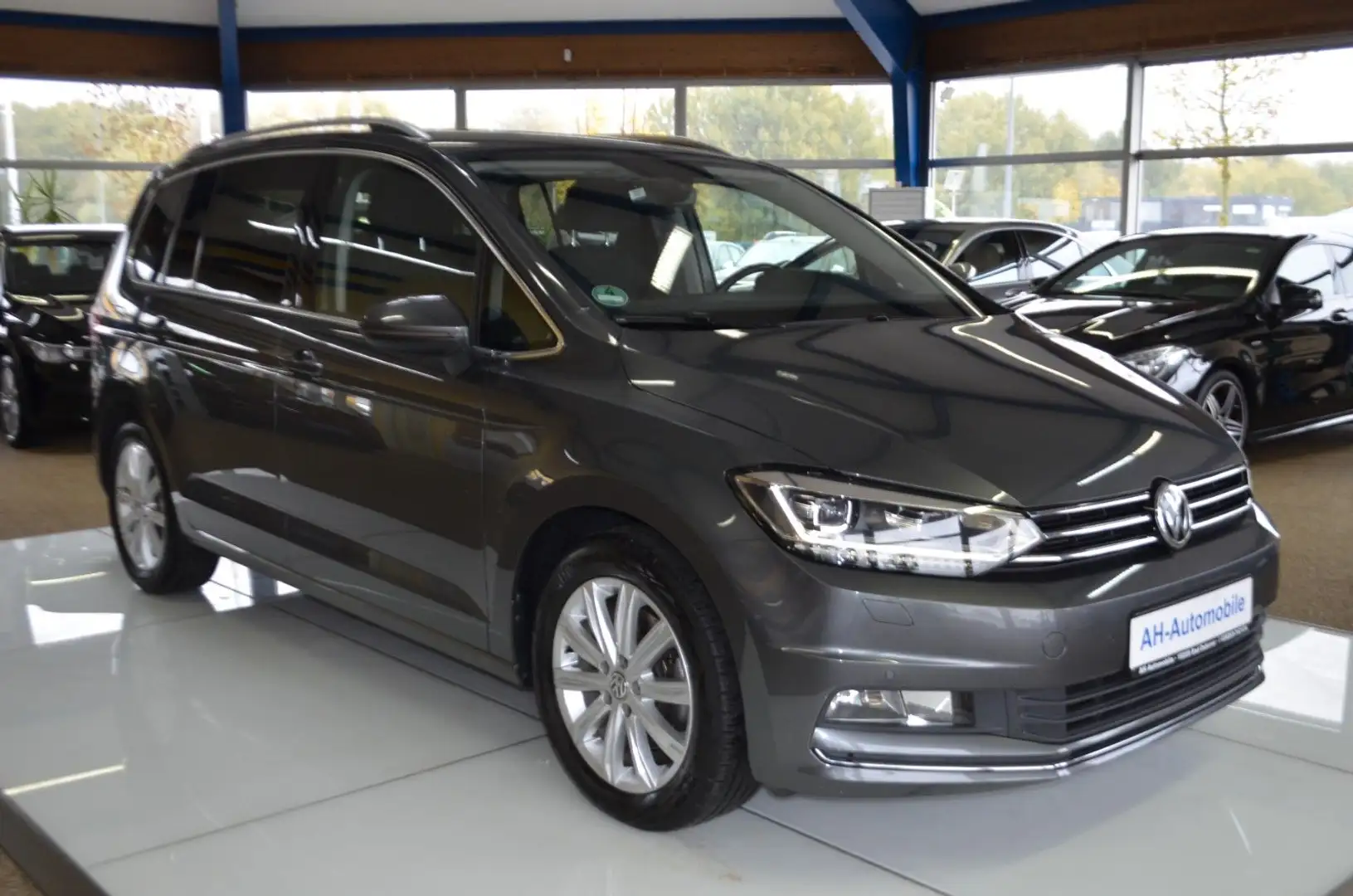 Volkswagen Touran Highline BMT AUTOMATIK / NAVI / XENON Grau - 2