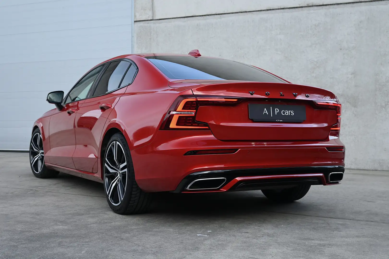 Volvo S60 T5 Geartronic RDesign | carplay | H&K | shadowline Rouge - 2