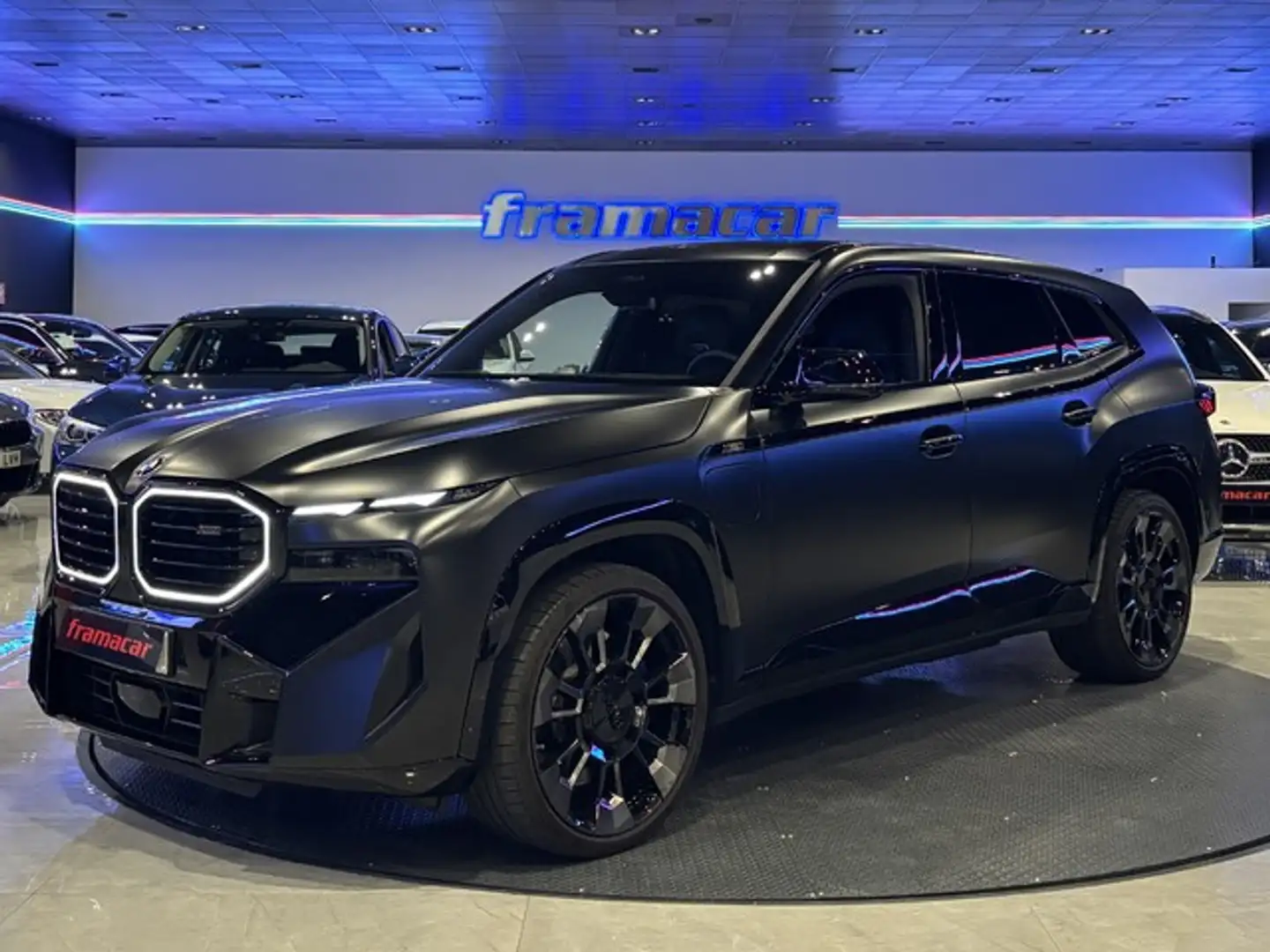 BMW XM Schwarz - 1
