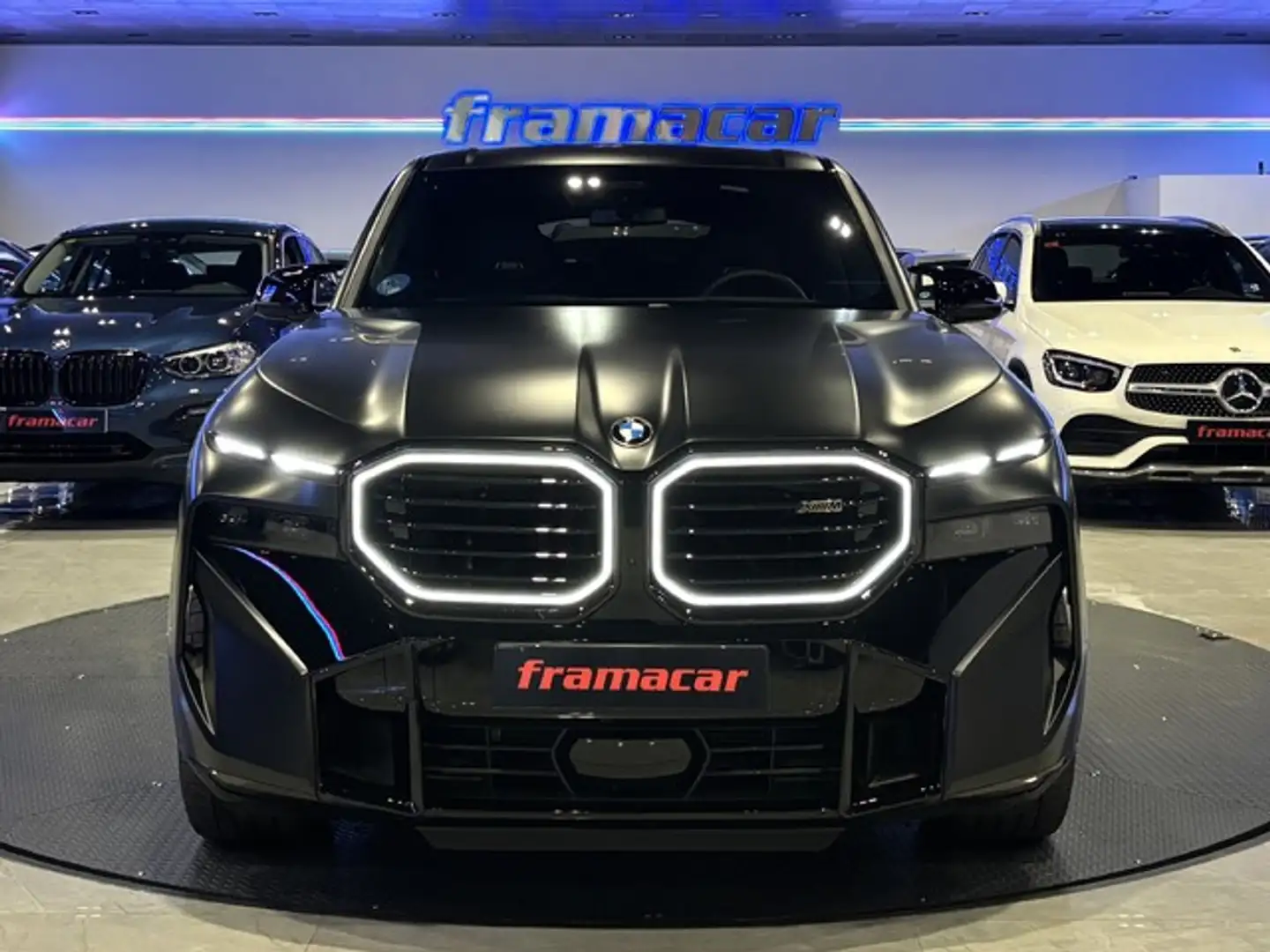 BMW XM Schwarz - 2