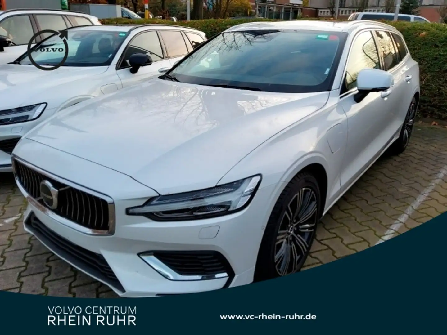 Volvo V60 T6 Recharge AWD Plus Bright+360°+PANO+19" Weiß - 1
