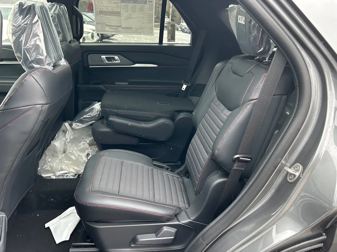 Ford Explorer снимка Ford Explorer