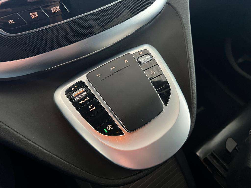 Mercedes-Benz V 220