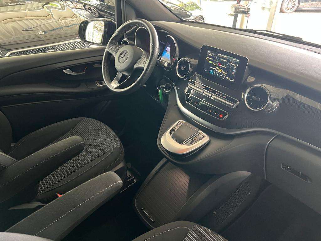 Mercedes-Benz V 220