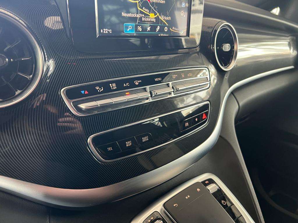 Mercedes-Benz V 220