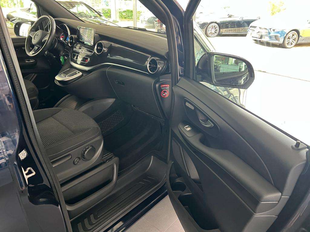 Mercedes-Benz V 220