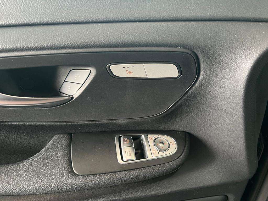 Mercedes-Benz V 220