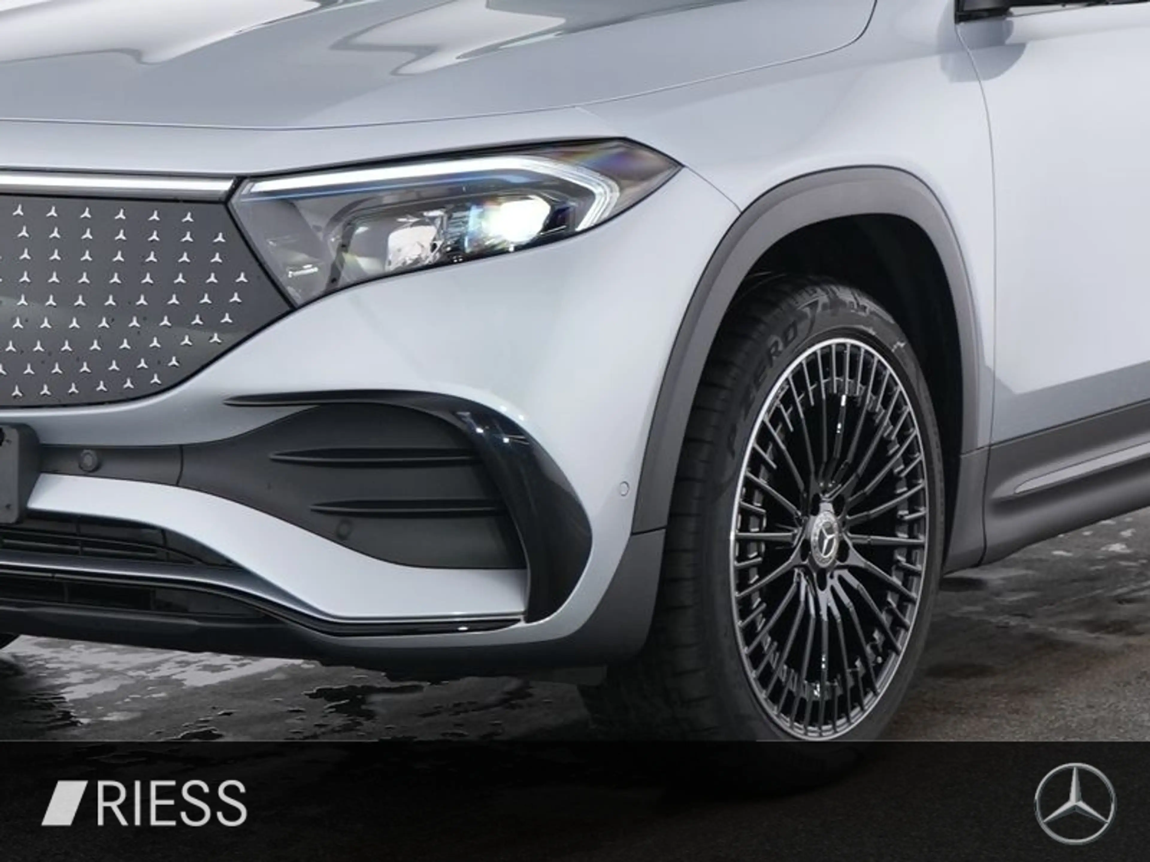 Mercedes-Benz EQB 350 4MATIC AMG Sport Night Distr Pano AHK 20" — photo 4