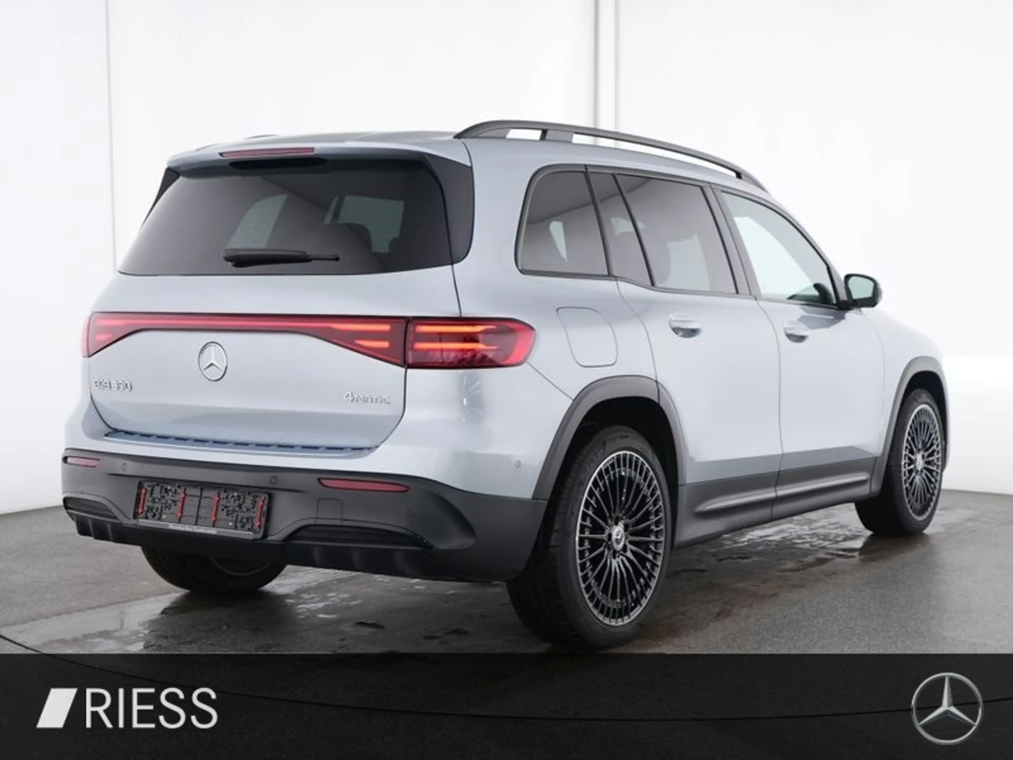 Mercedes-Benz EQB 350 4MATIC AMG Sport Night Distr Pano AHK 20" — photo 3