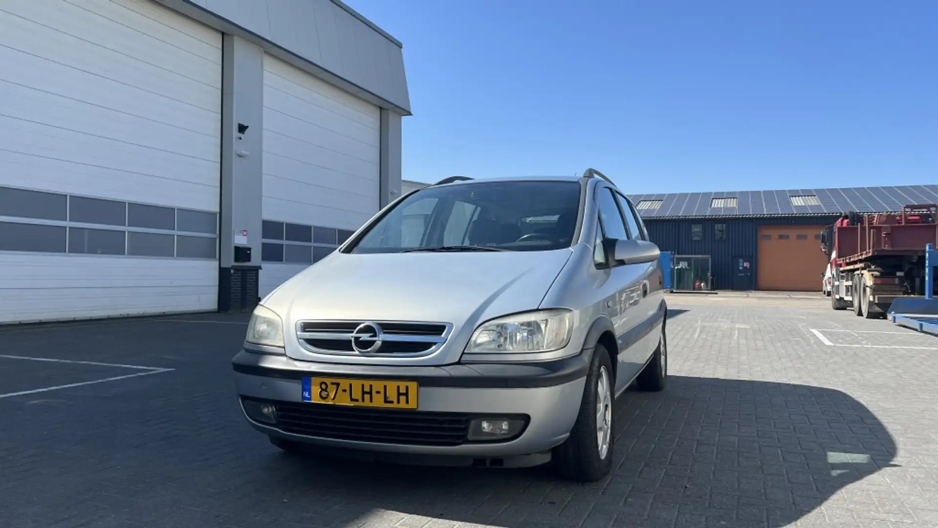 Opel Zafira 1.8-16V Elegance Gris - 1