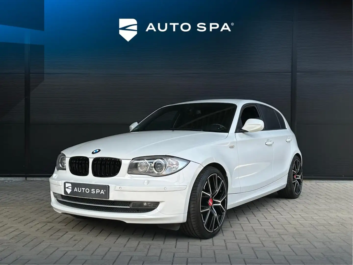 BMW 118 1 Serie 118i LCI 5-Deurs XENON Clima Cruise YOUNGT Wit - 1