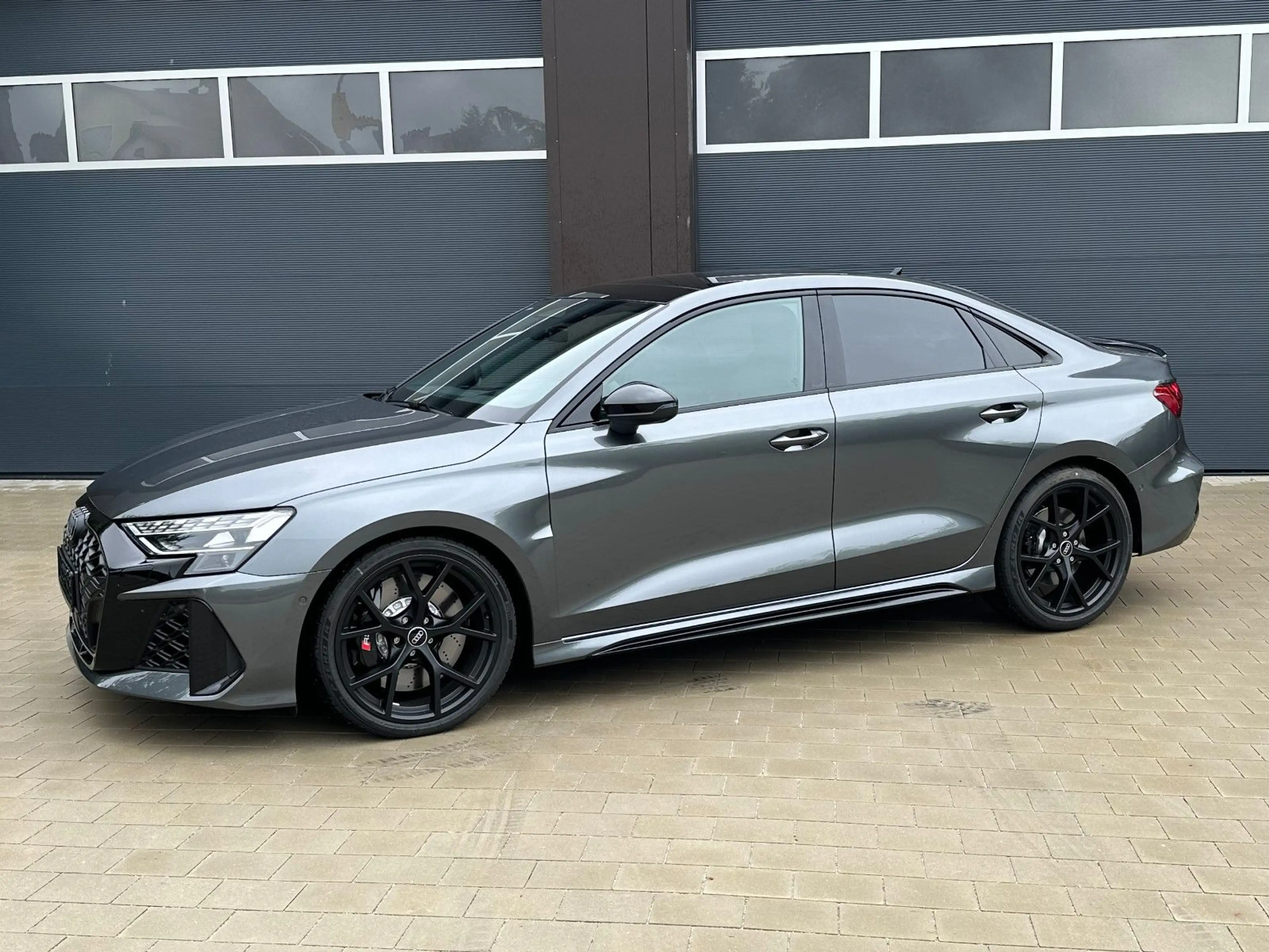 Audi RS3 Limousine MASSAGE/SPORTABGAS/PANO/360°/SONOS — photo 3