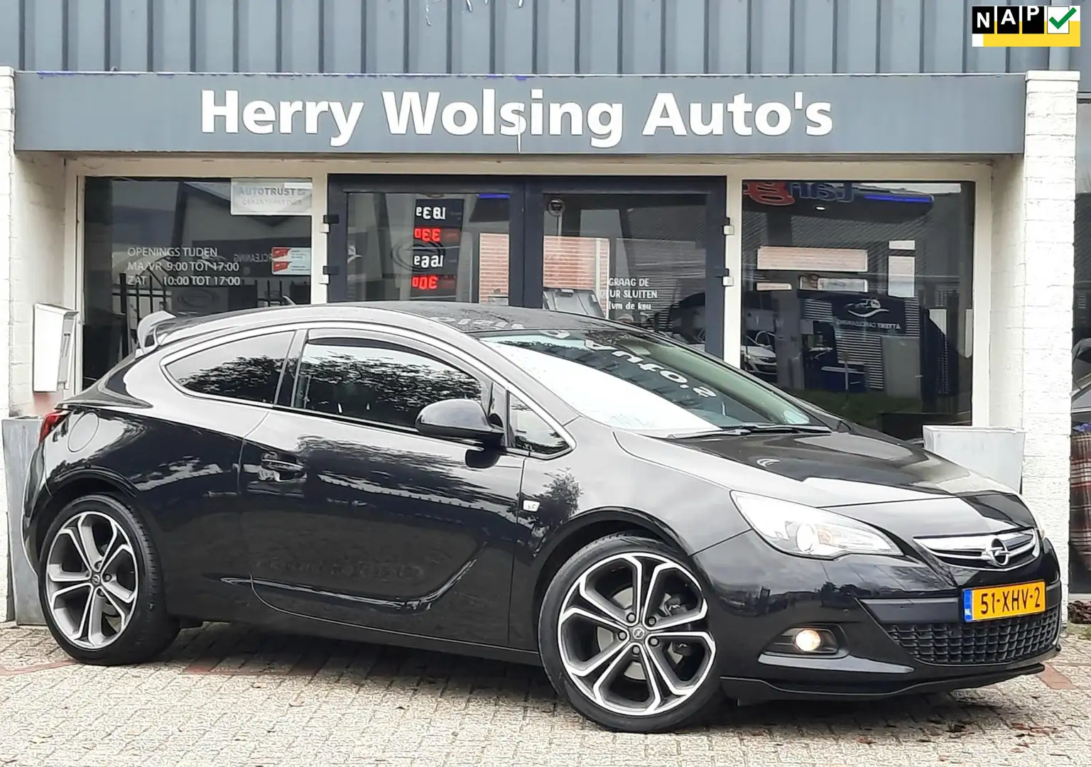 Opel Astra GTC 1.4 Turbo Sport 140 PK Leder Navi Pdc Noir - 1