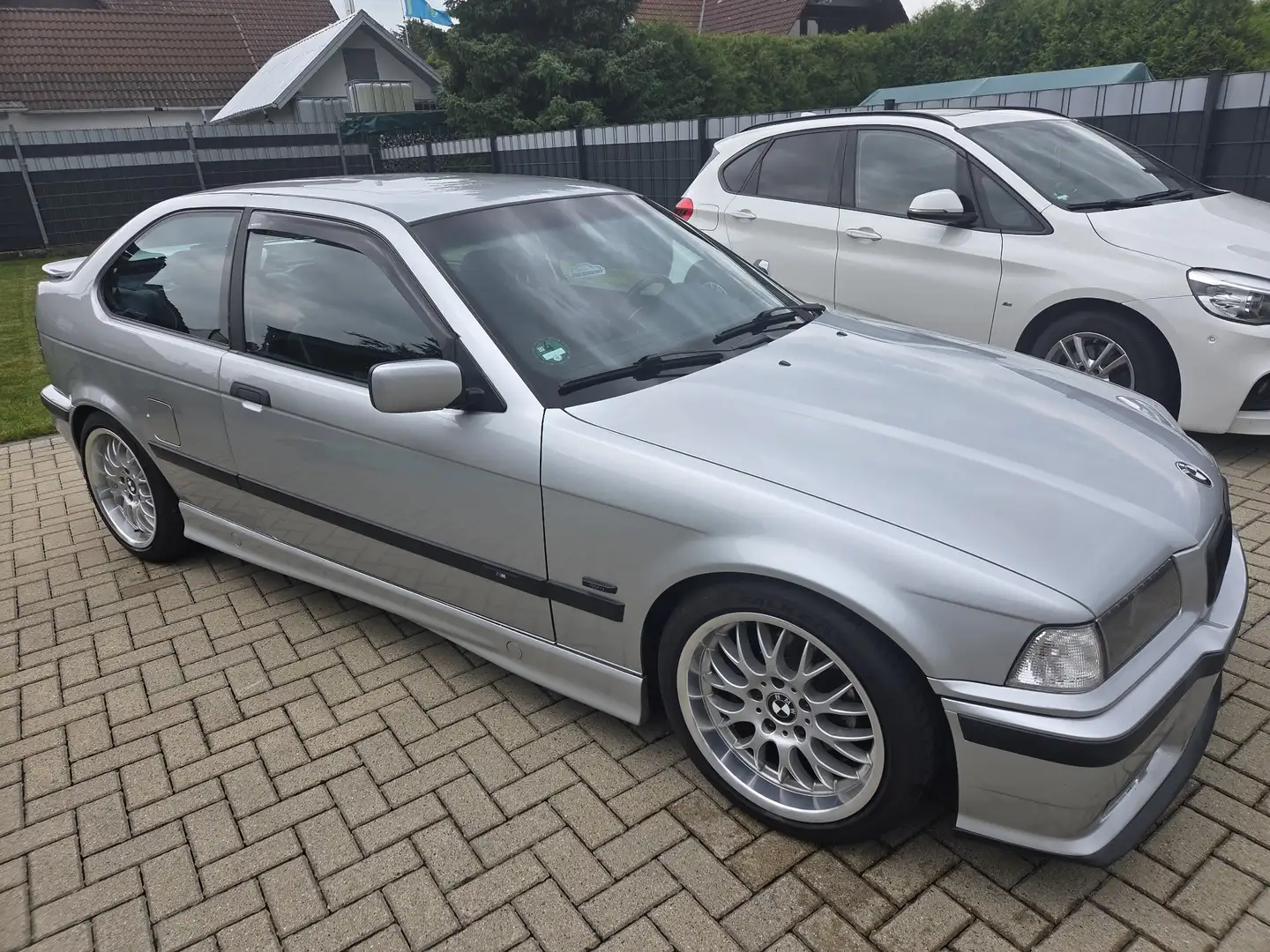 BMW 323 323i Sport Edition - 2