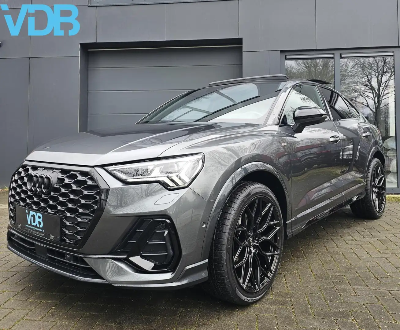 Audi Q3 Sportback 35 TFSI S-Line BLACK EDITION FULL OPTION Grijs - 1