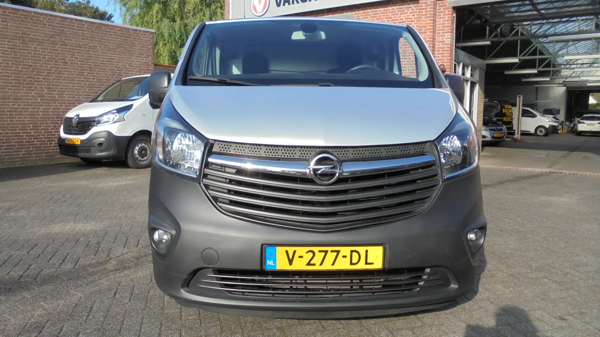 Opel Vivaro 1.6D 120PK Edition||Trekhaak||Navi||Airco||Rijklaa Zilver - 2