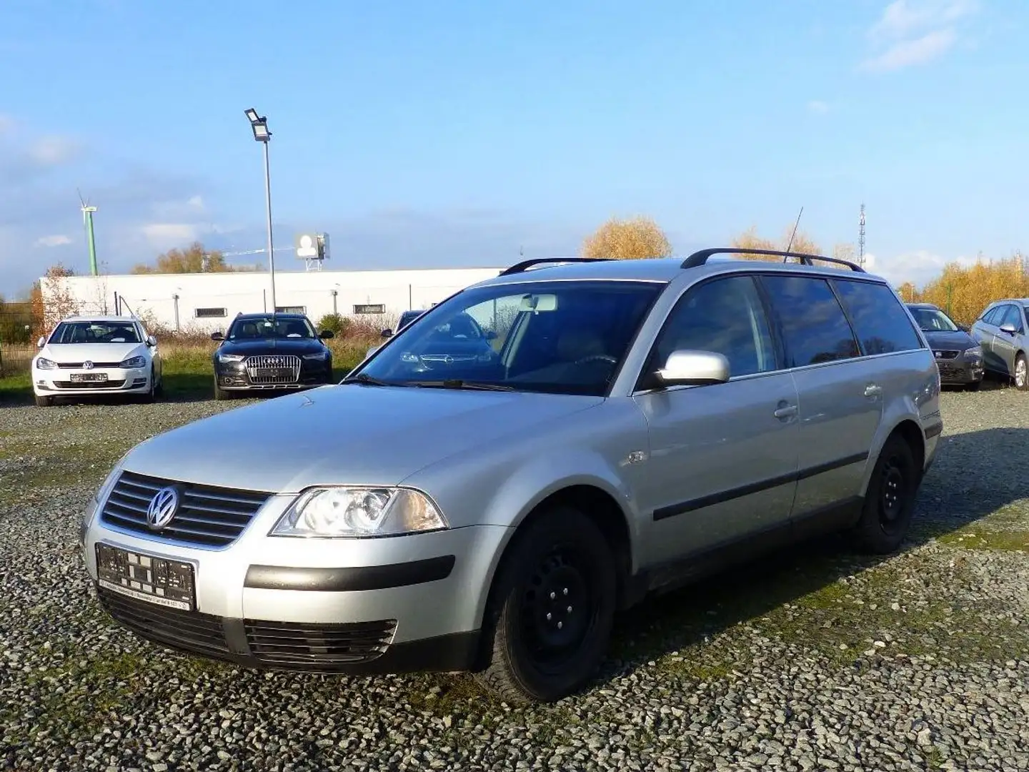Volkswagen Passat Variant Basis*SHZG*HU/AU*11/2026*8Fach* Silber - 2