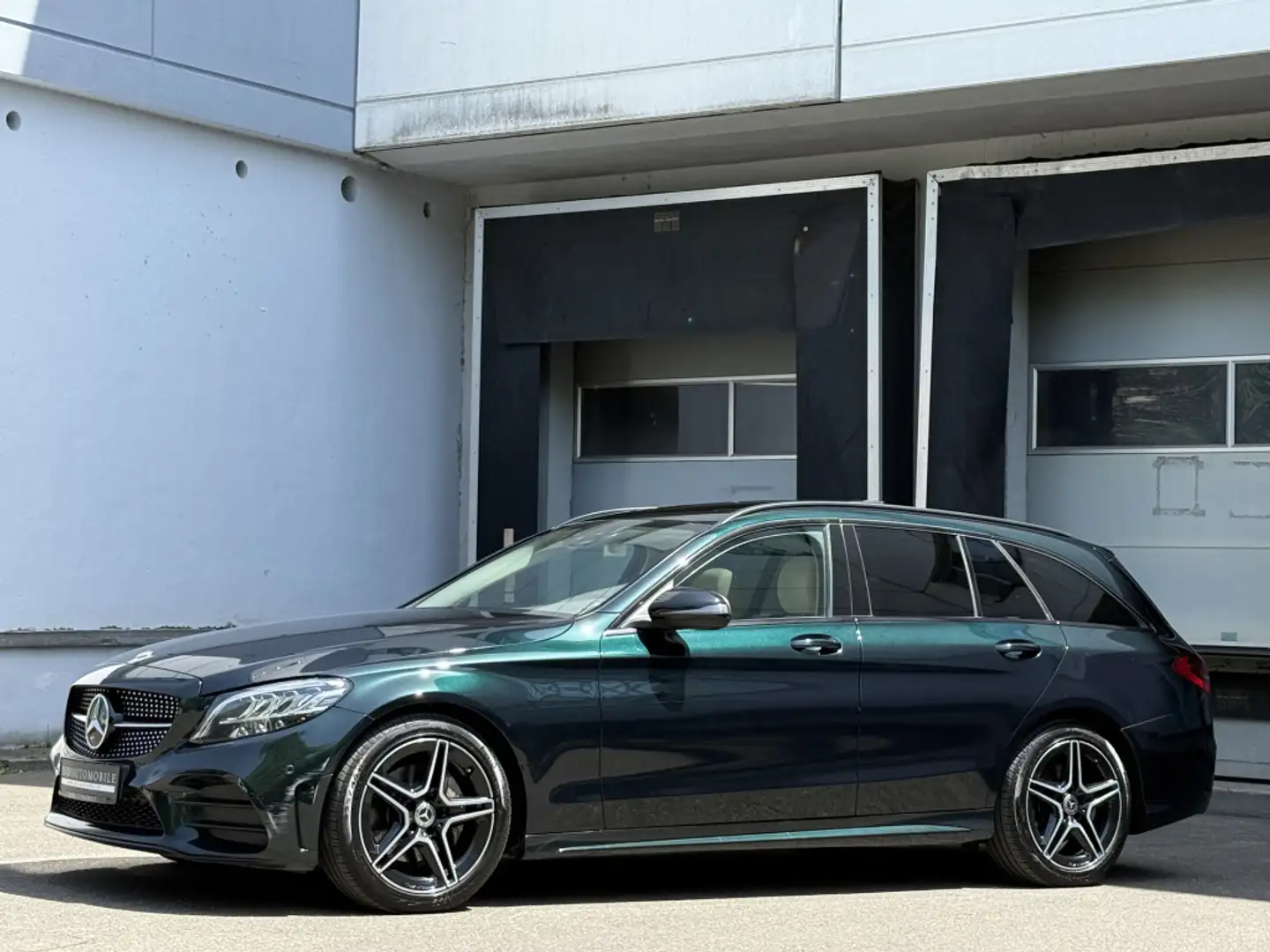 Mercedes-Benz C 220 D AMG Night LED Navi Head-Up Pano RüKamera Зелёный - 2
