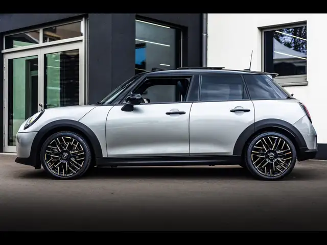 Mini Cooper Cooper view 2