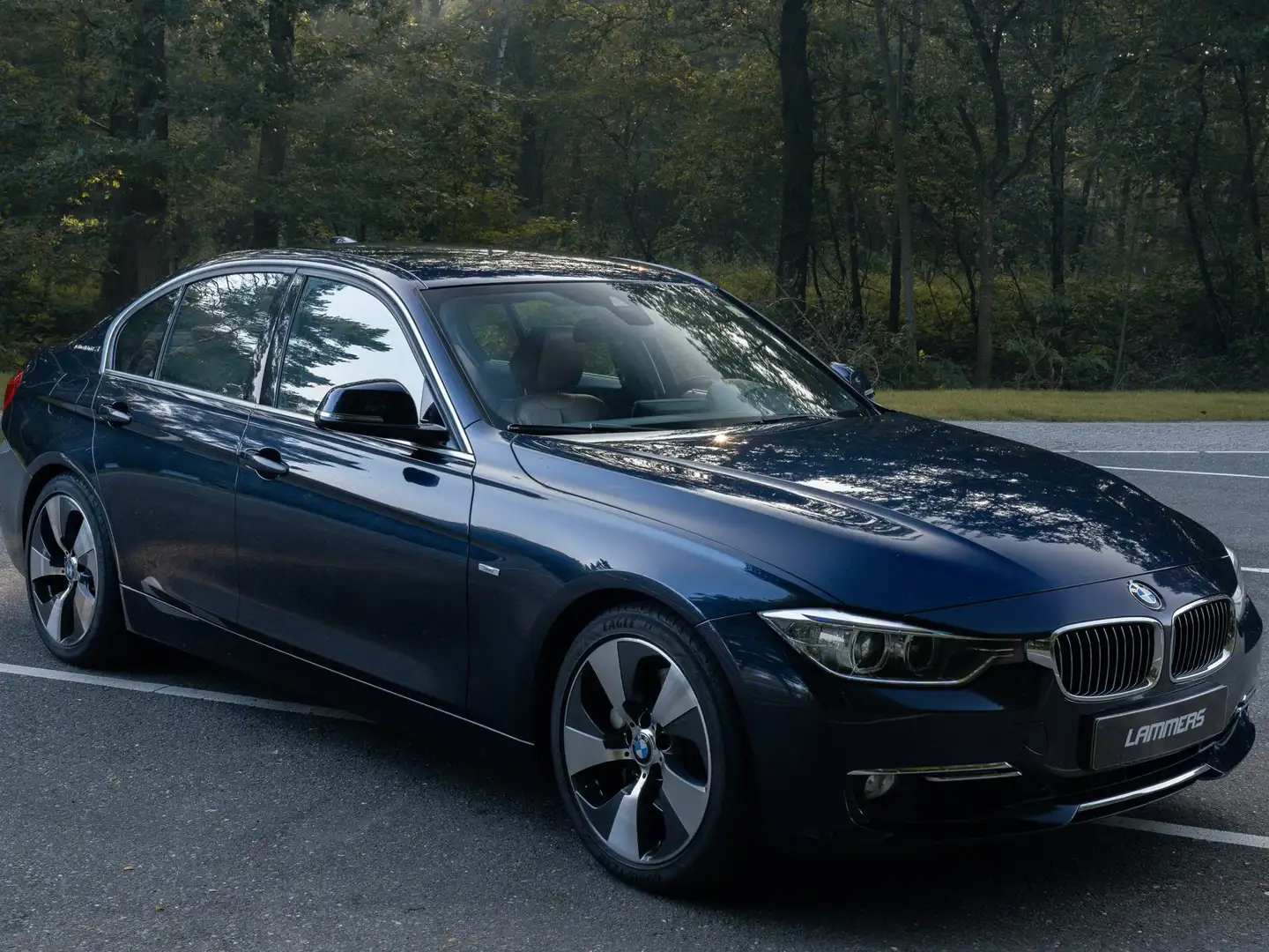 BMW 335 330 335i Act.H. Upgr.Edition Blauw - 2