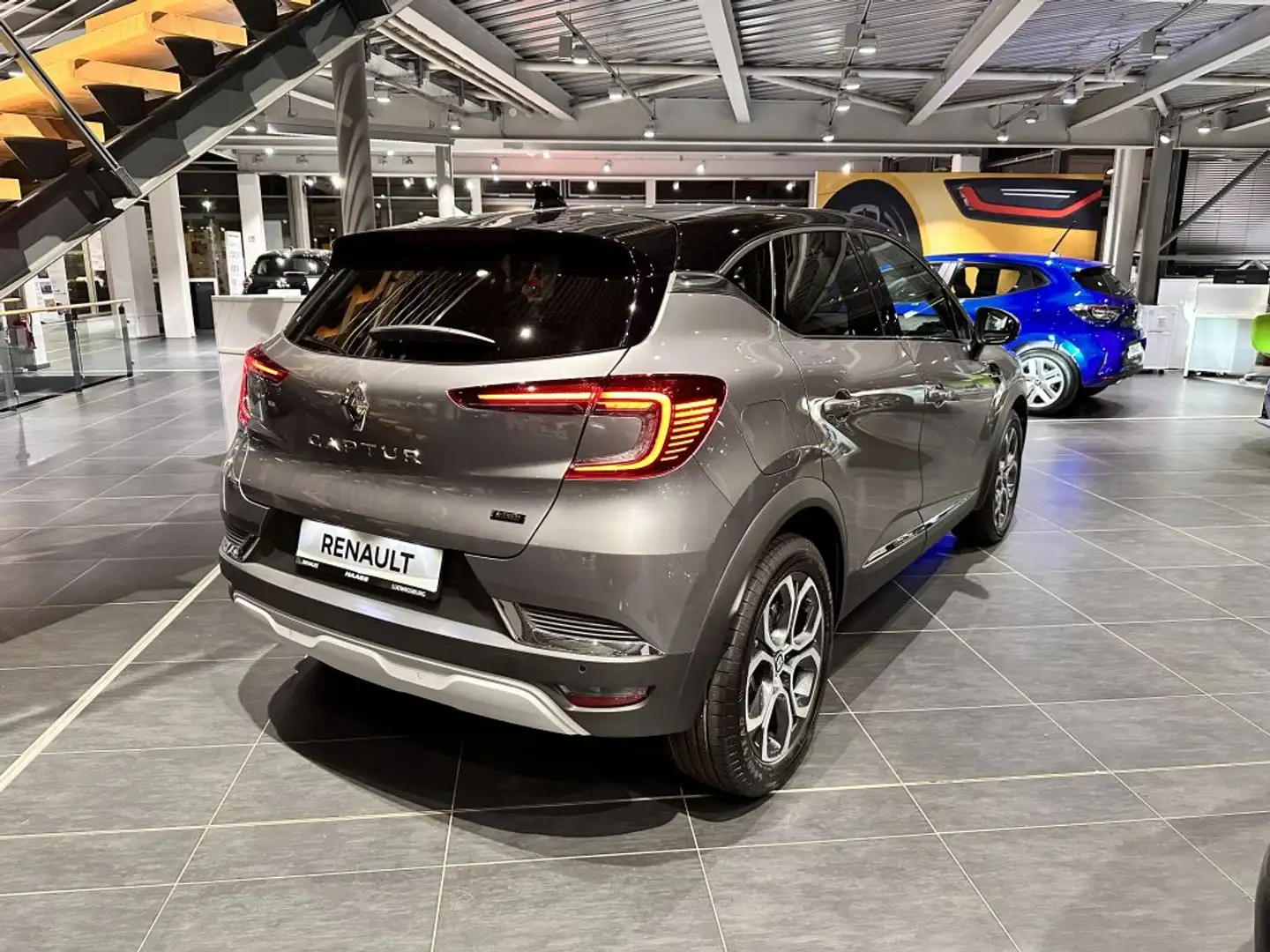 Renault Captur E-TECH Plug-in Hybrid 160 TECHNO (RJB) Grau - 2