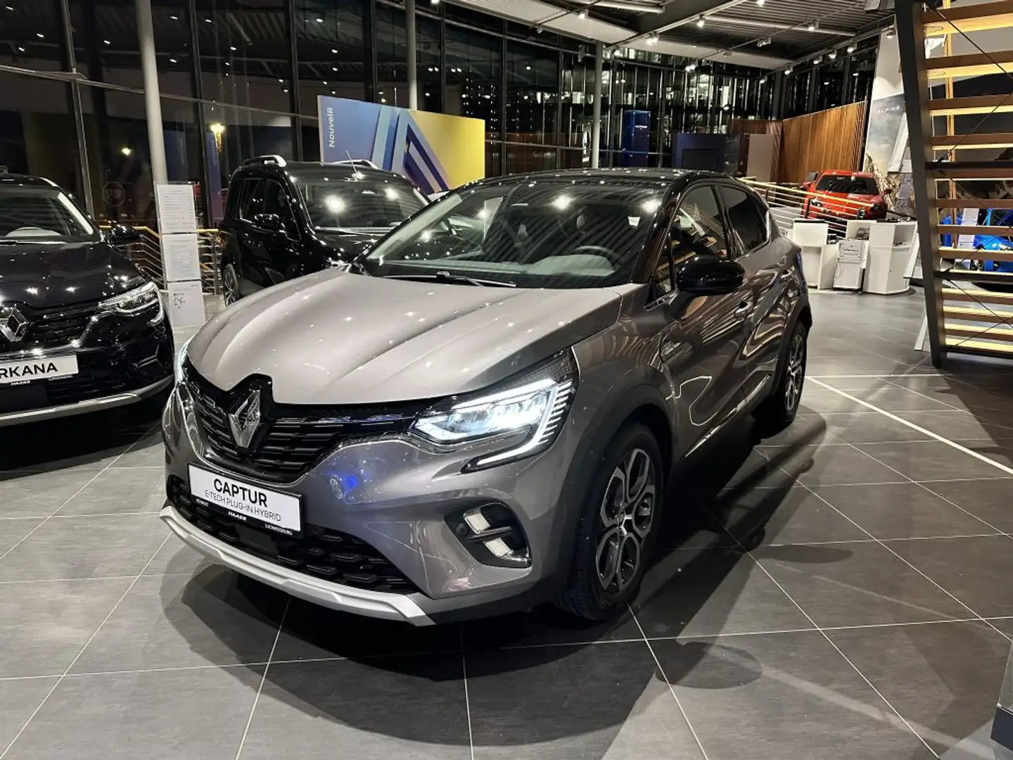 Renault Captur E-TECH Plug-in Hybrid 160 TECHNO (RJB) Grau - 1