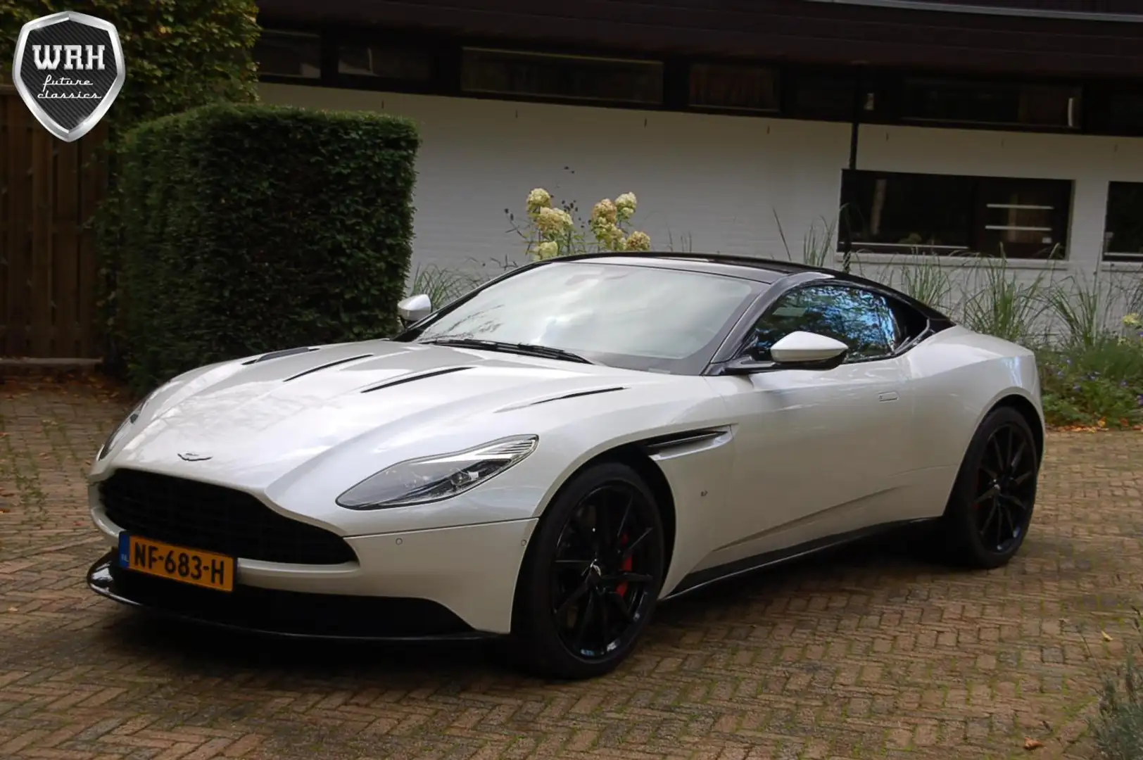 Aston Martin DB11 5.2 V12 Launch edition AML Blanc - 1